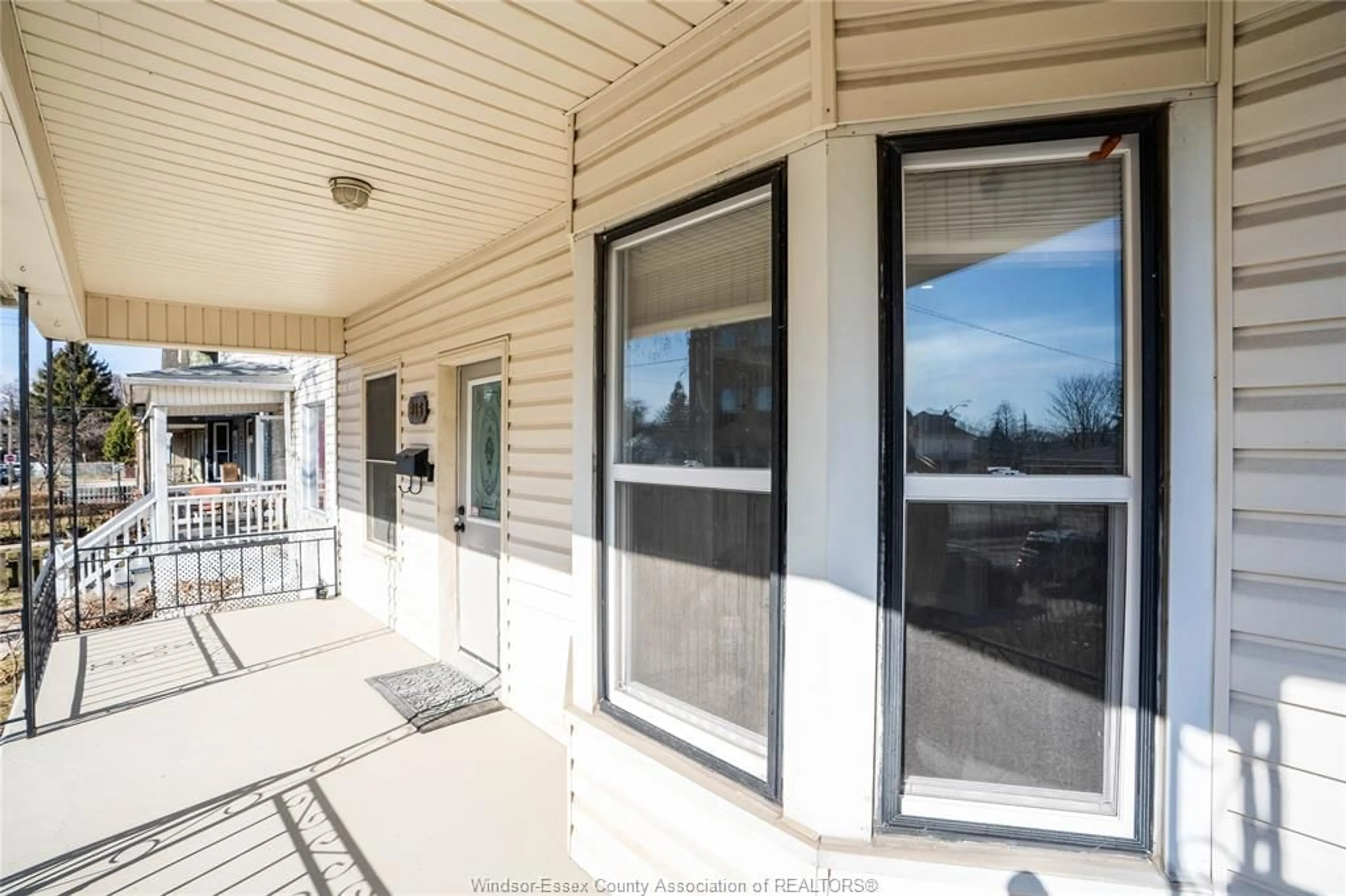 Patio, unknown for 816 DOUGALL Ave, Windsor Ontario N9A 4R1