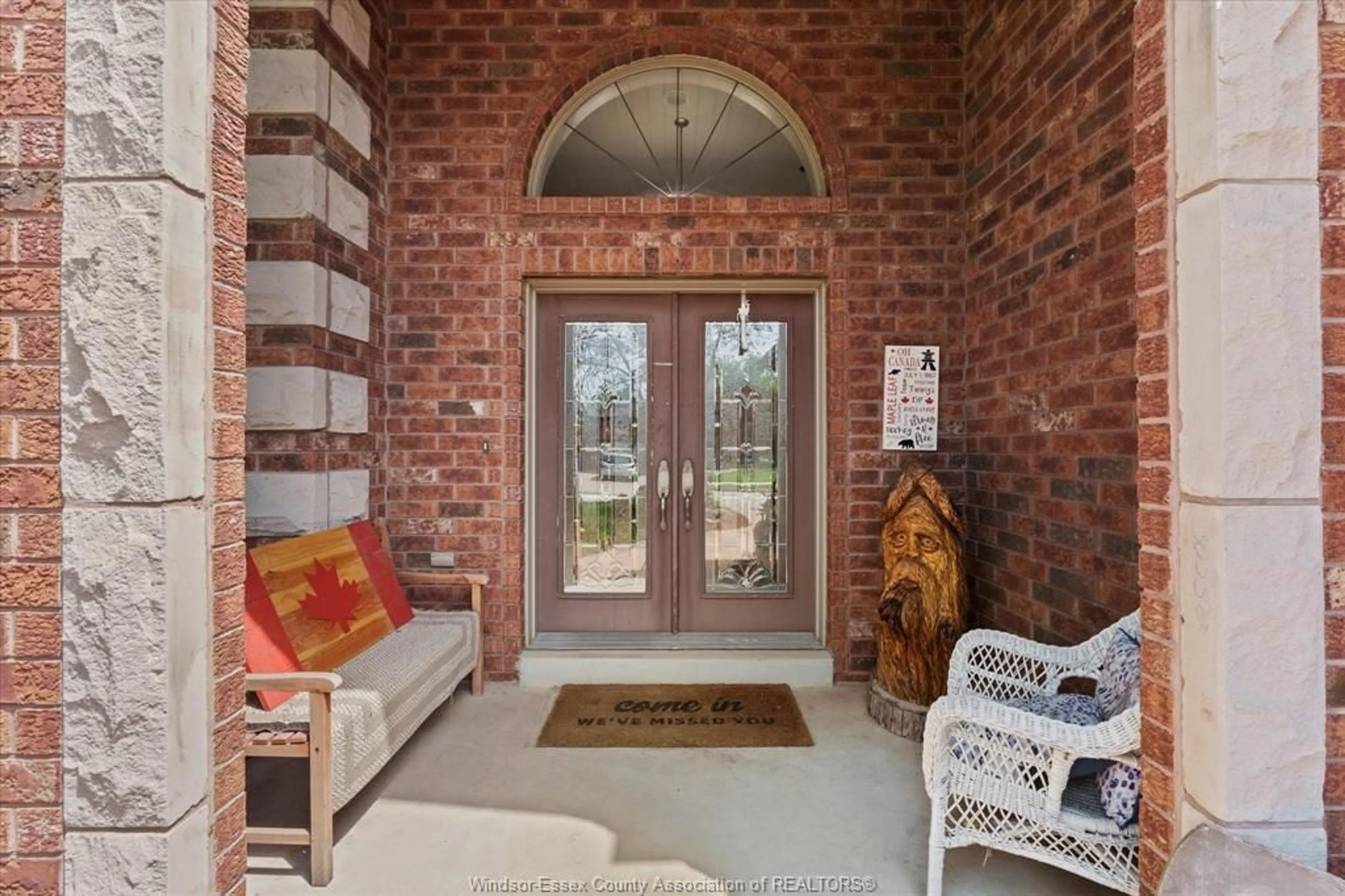 Indoor entryway for 2220 PARTINGTON, Windsor Ontario N9B 3X2