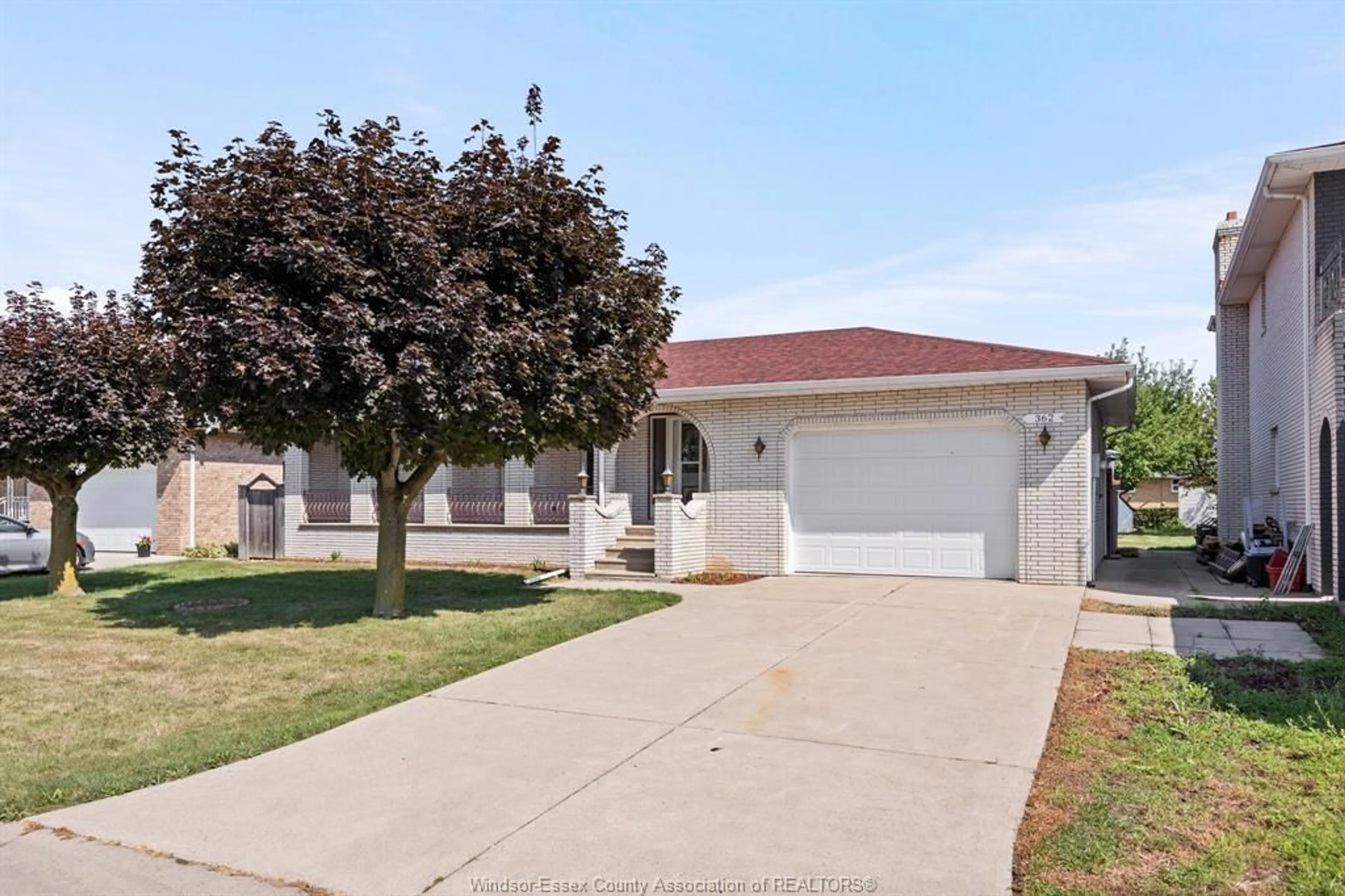 Home with vinyl exterior material, street for 362 MUNGER Ave, Harrow Ontario N0R 1G0