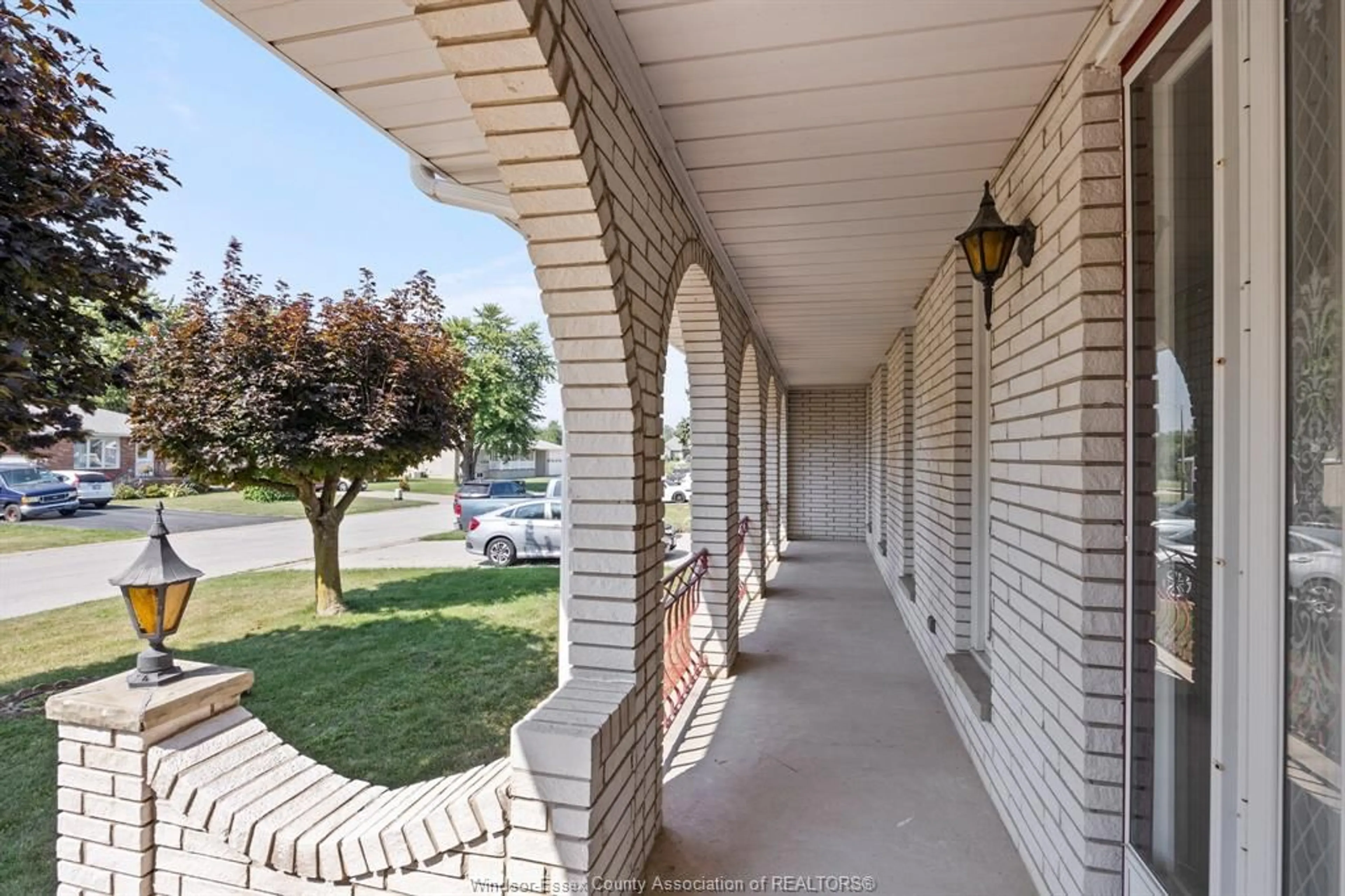 Patio, street for 362 MUNGER Ave, Harrow Ontario N0R 1G0
