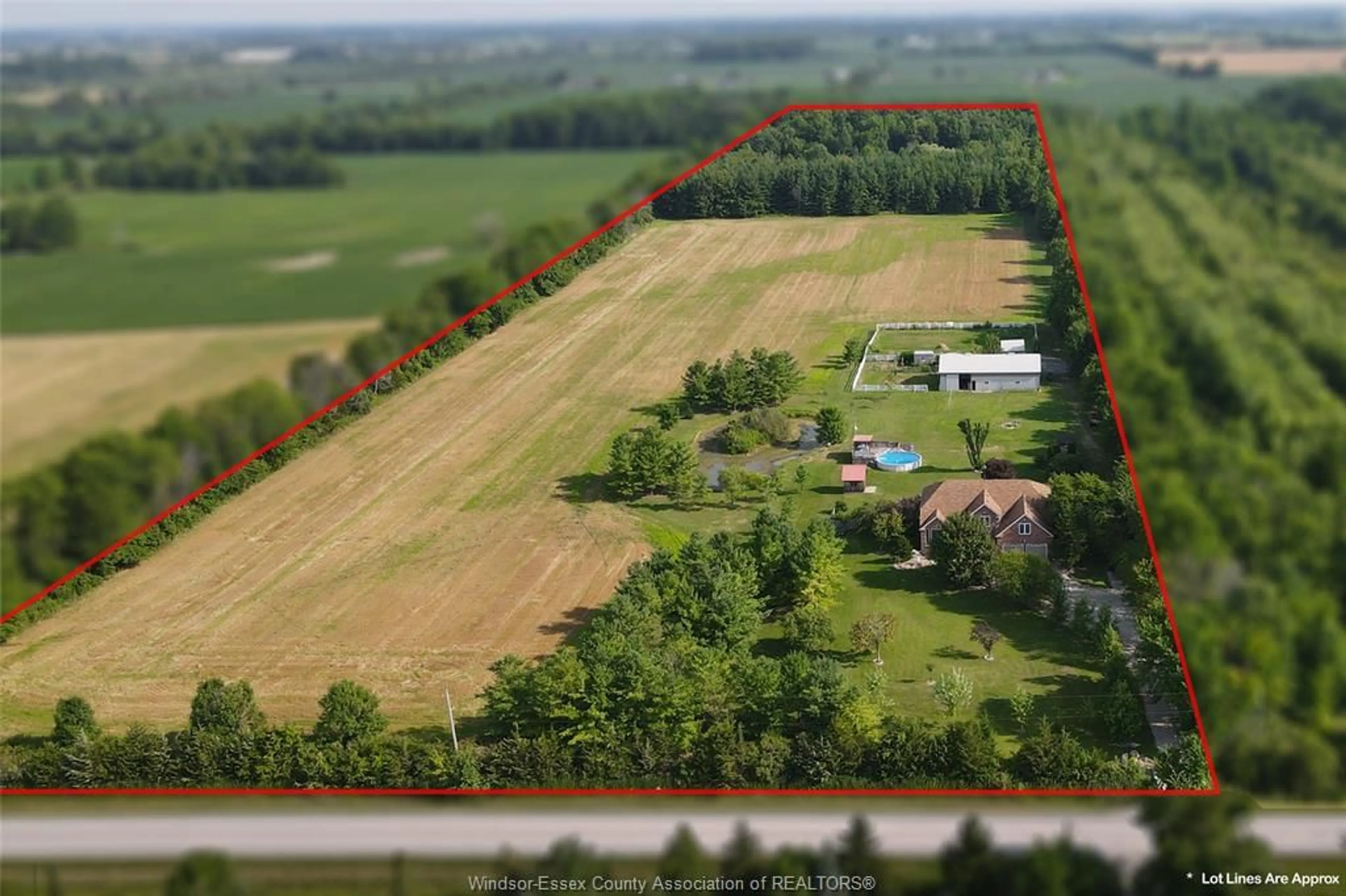 A pic from outside/outdoor area/front of a property/back of a property/a pic from drone, unknown for 6916 CONCESSION 6, Essex Ontario N9Y 2E5