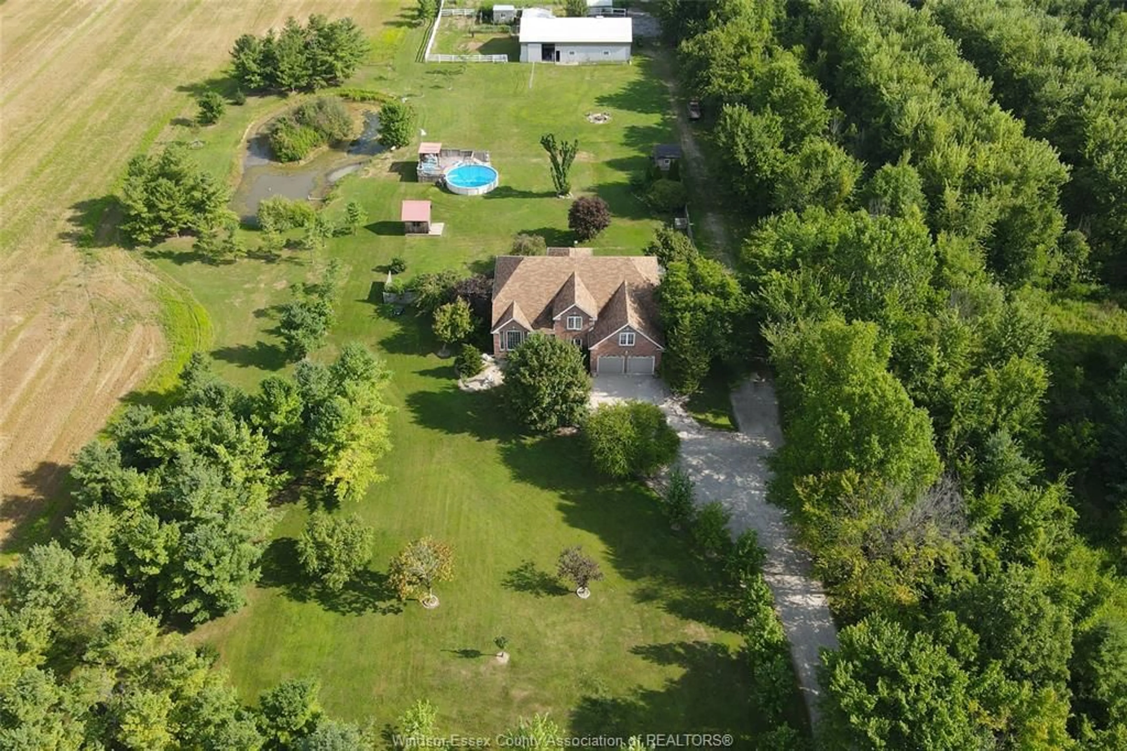 A pic from outside/outdoor area/front of a property/back of a property/a pic from drone, unknown for 6916 CONCESSION 6, Essex Ontario N9Y 2E5