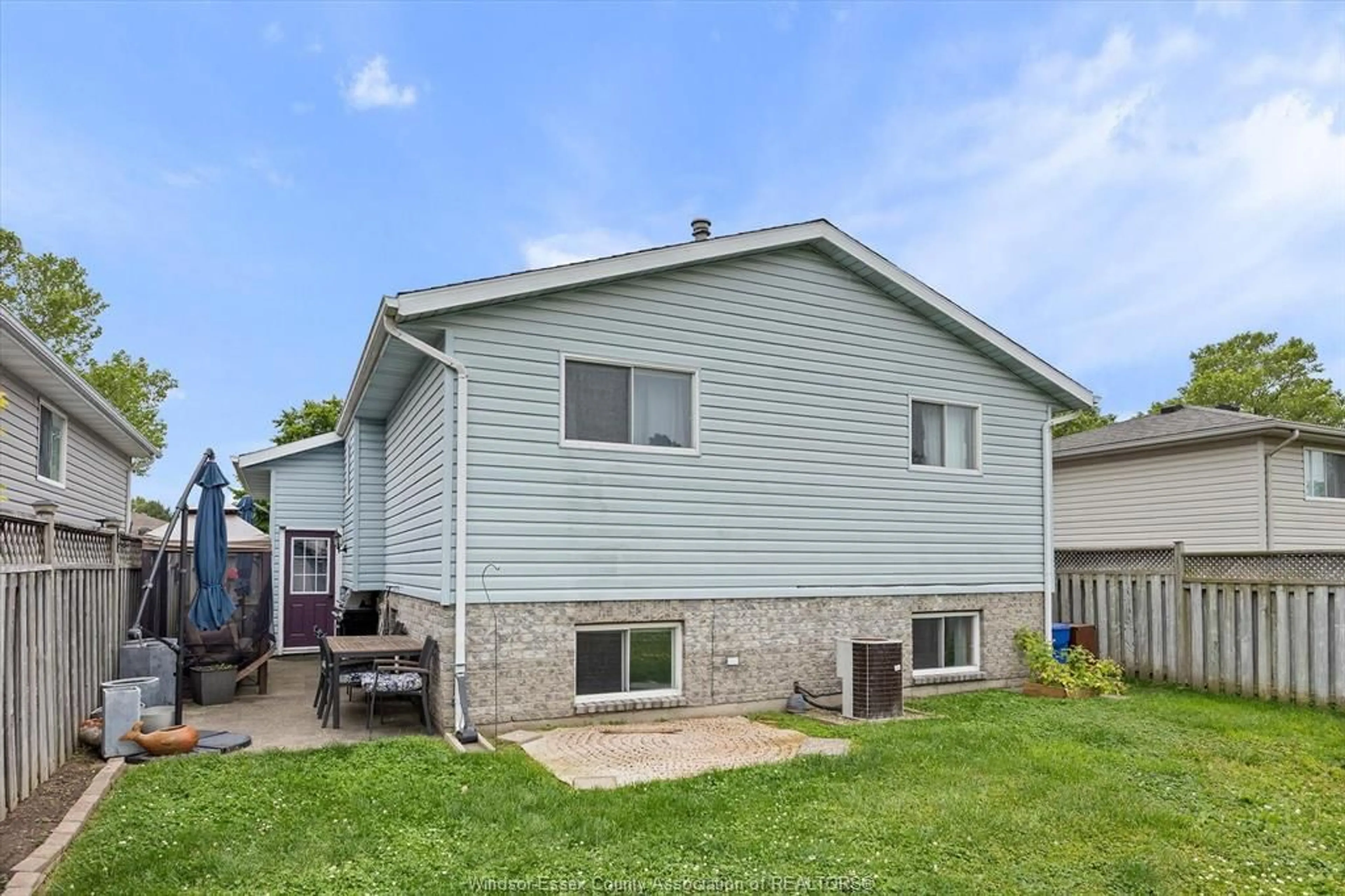 Home with vinyl exterior material, street for 4758 THERESA Pl, Windsor Ontario N8T 3M8