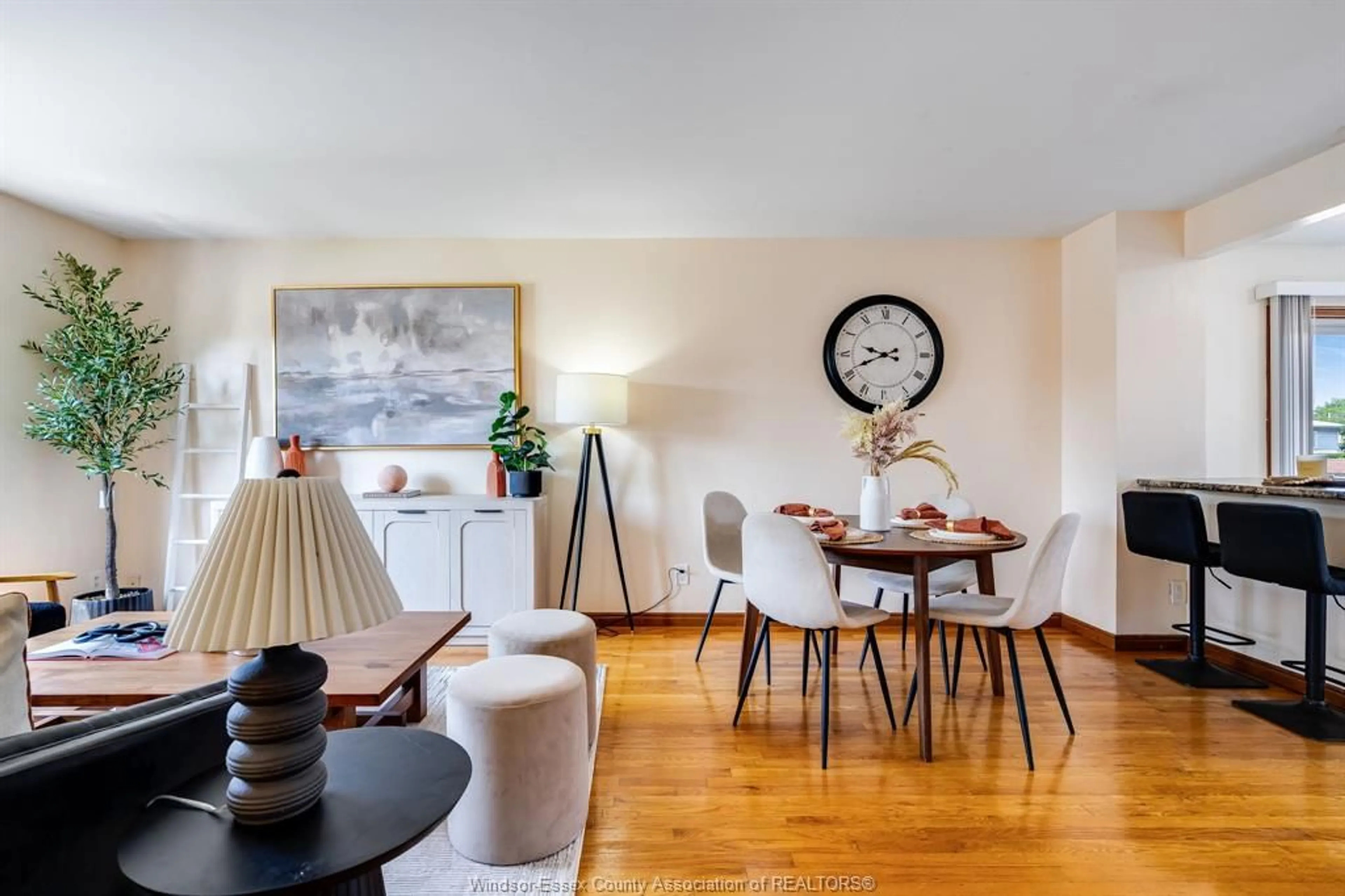 Dining room, wood/laminate floor for 2956 Alderbrook Dr, Windsor Ontario N8W 5H5