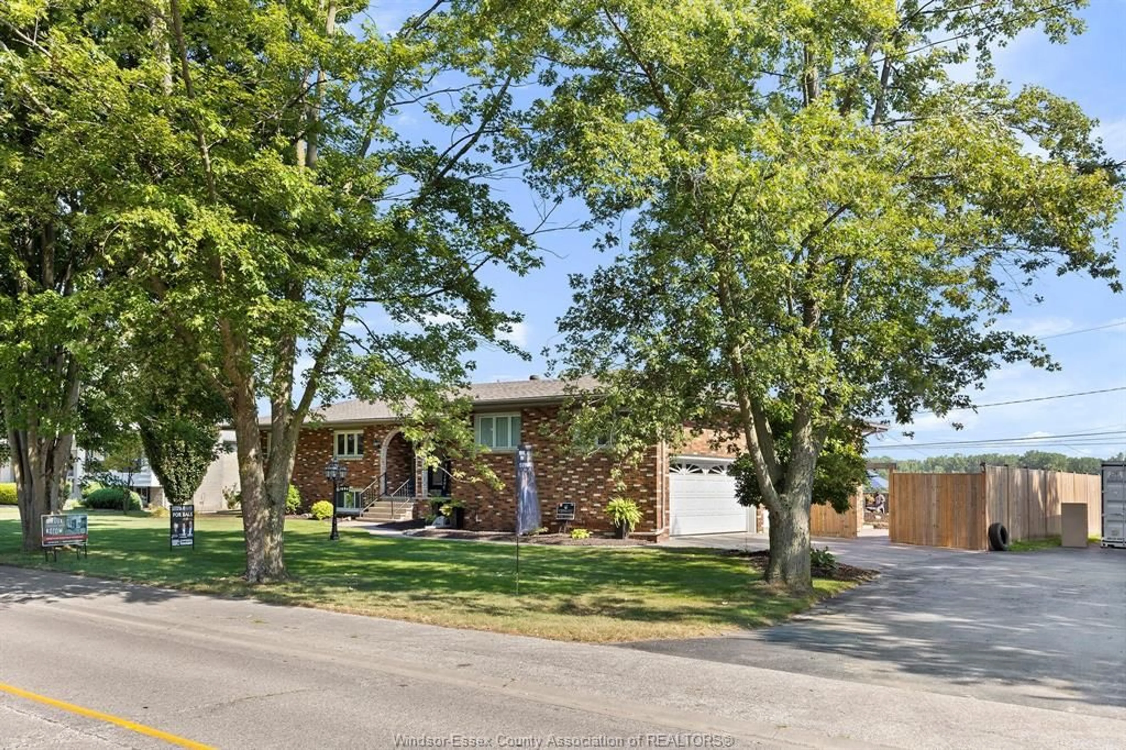 Home with brick exterior material, street for 1690 GOLFVIEW Dr, LaSalle Ontario N9J 1Y9