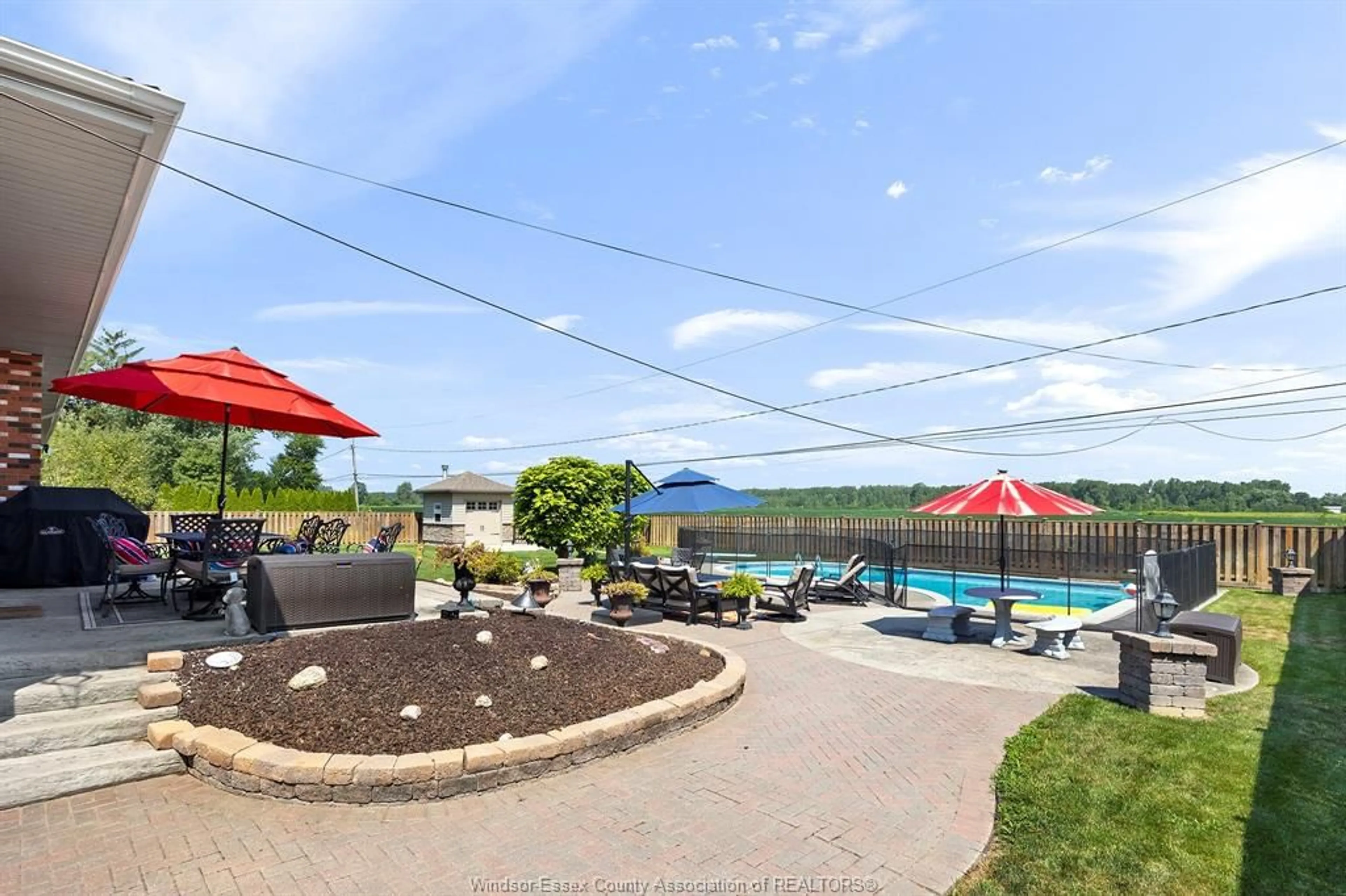 Pool for 1690 GOLFVIEW Dr, LaSalle Ontario N9J 1Y9