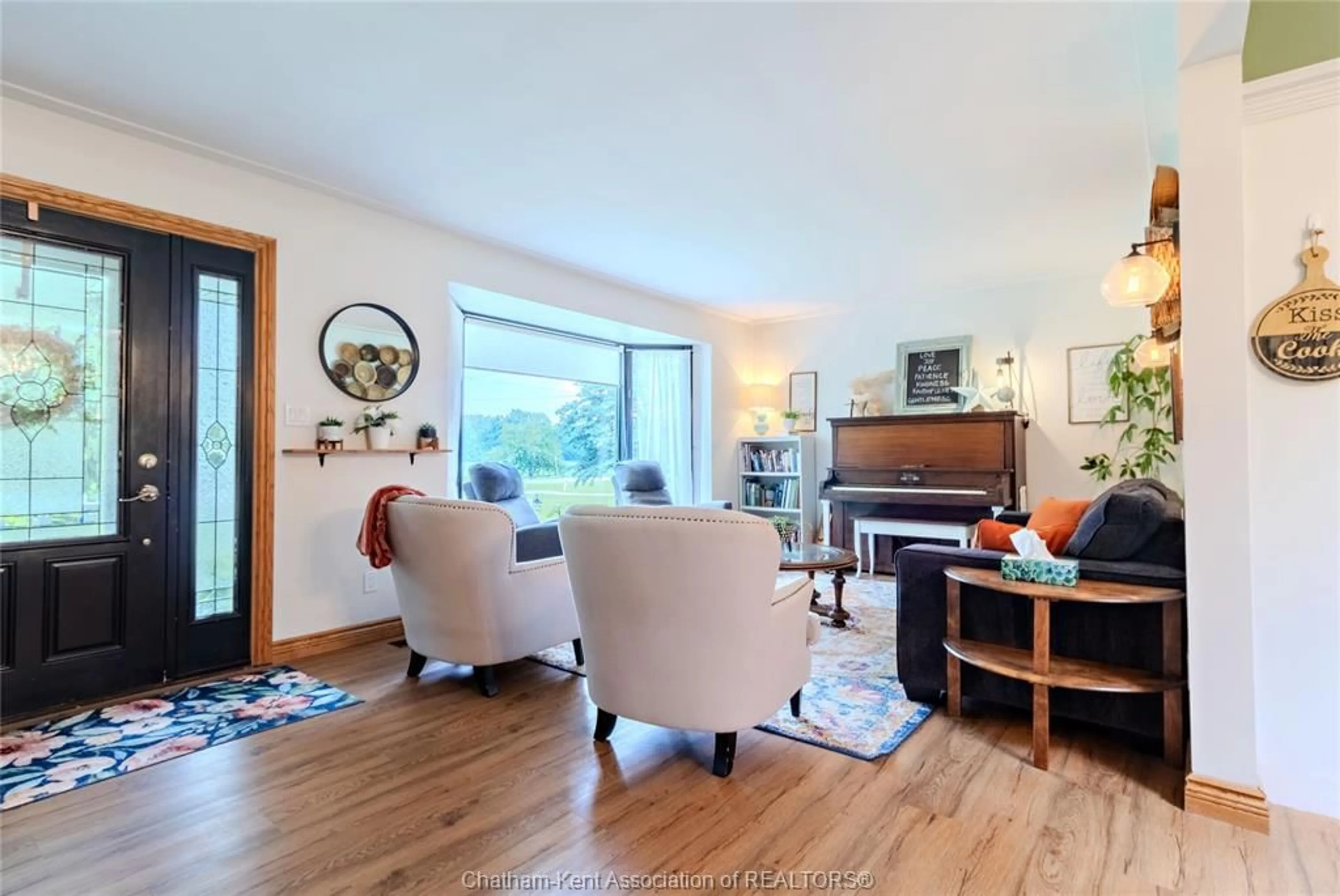 Living room with furniture, wood/laminate floor for 424 Gregory Dr, Chatham Ontario N7M 5J7