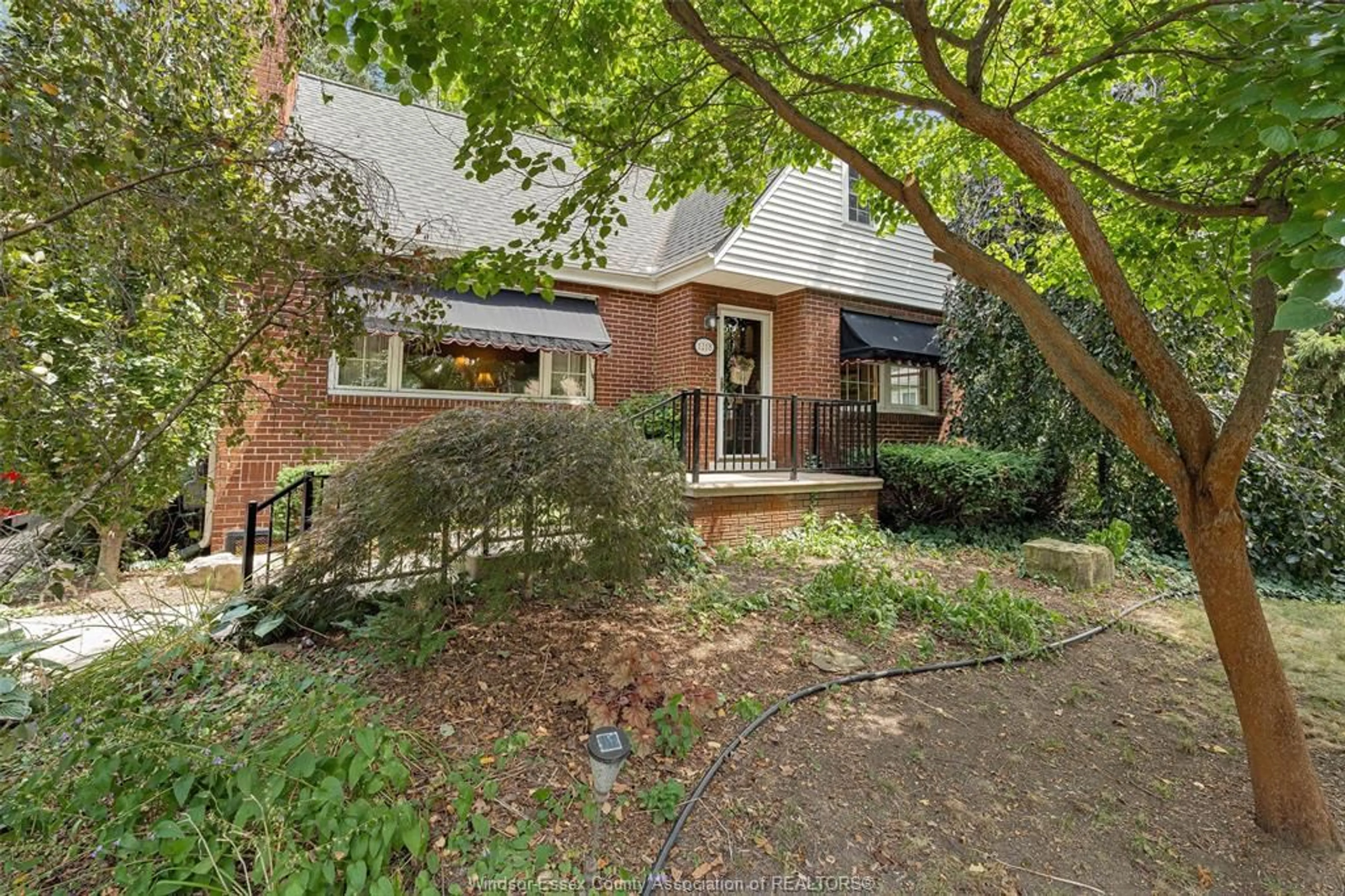Home with brick exterior material, street for 1218 BELLE ISLE VIEW Blvd, Windsor Ontario N8S 3G7