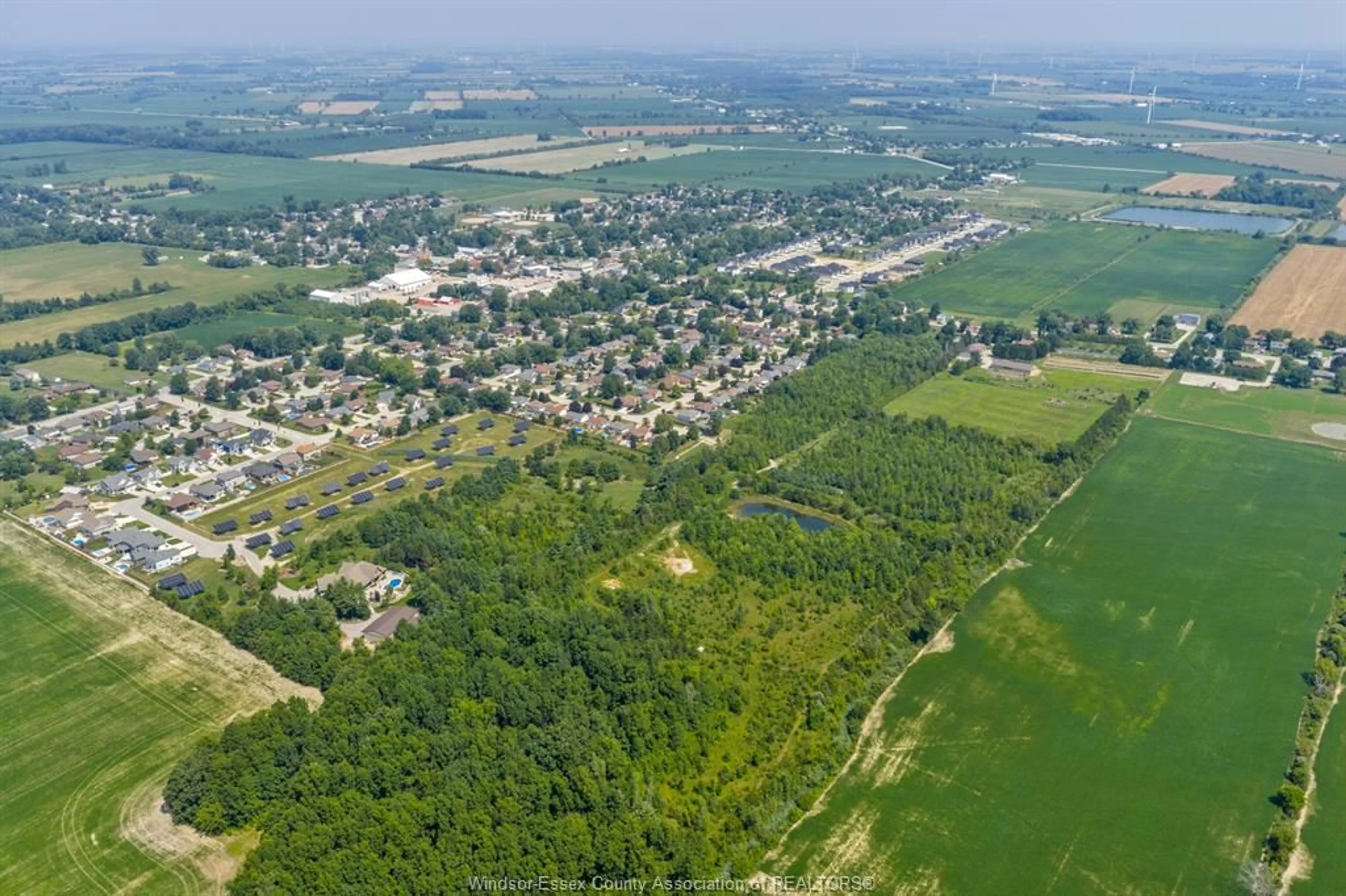 A pic from outside/outdoor area/front of a property/back of a property/a pic from drone, unknown for 39 WILLIAM St, Kingsville Ontario N0R 1B0