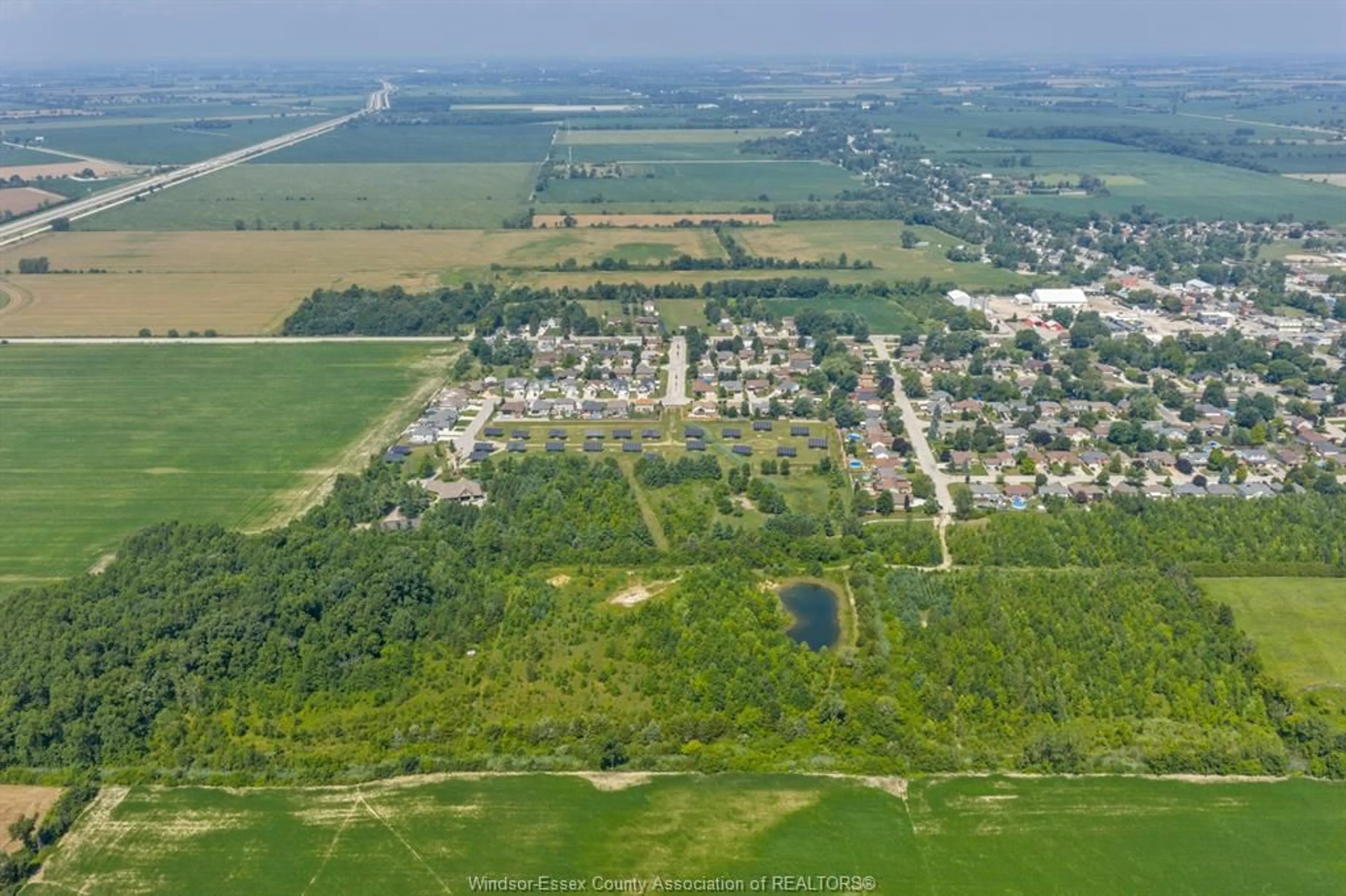 A pic from outside/outdoor area/front of a property/back of a property/a pic from drone, street for 39 WILLIAM St, Kingsville Ontario N0R 1B0