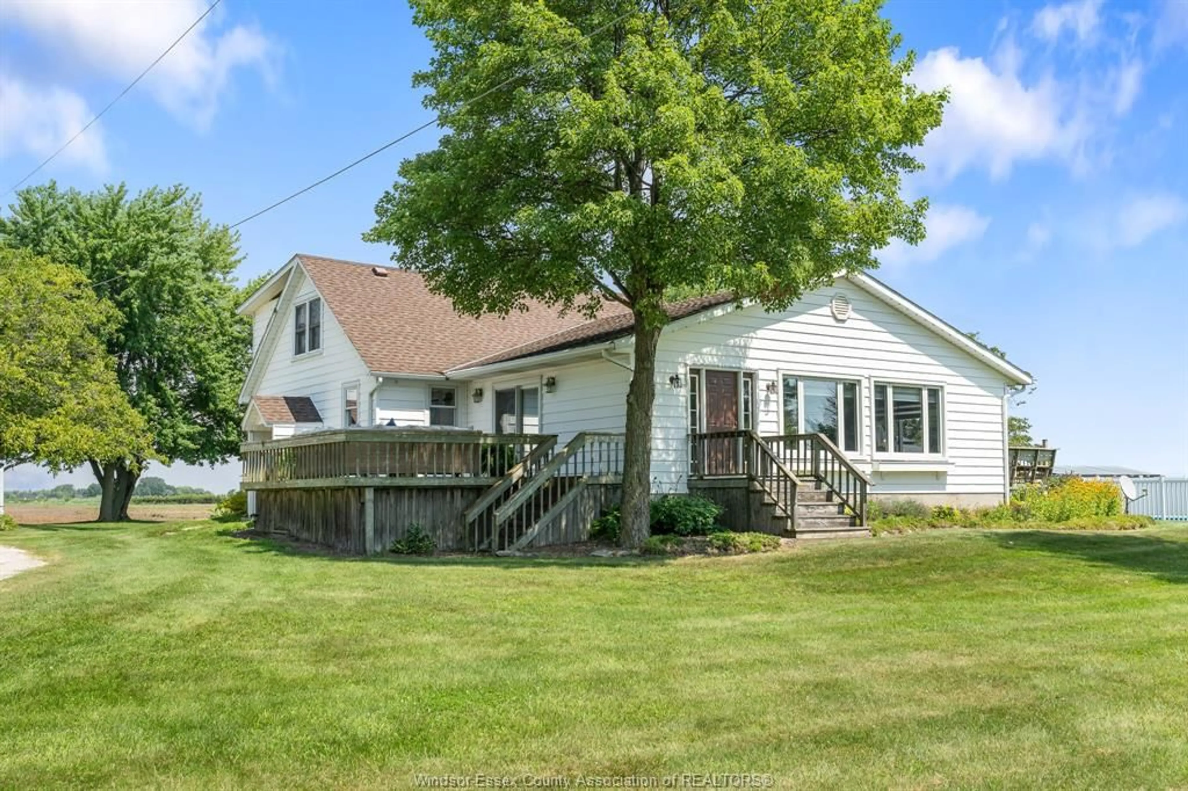 A pic from outside/outdoor area/front of a property/back of a property/a pic from drone, unknown for 1105 Mersea Road 6 ..., Leamington Ontario N8H 3V8