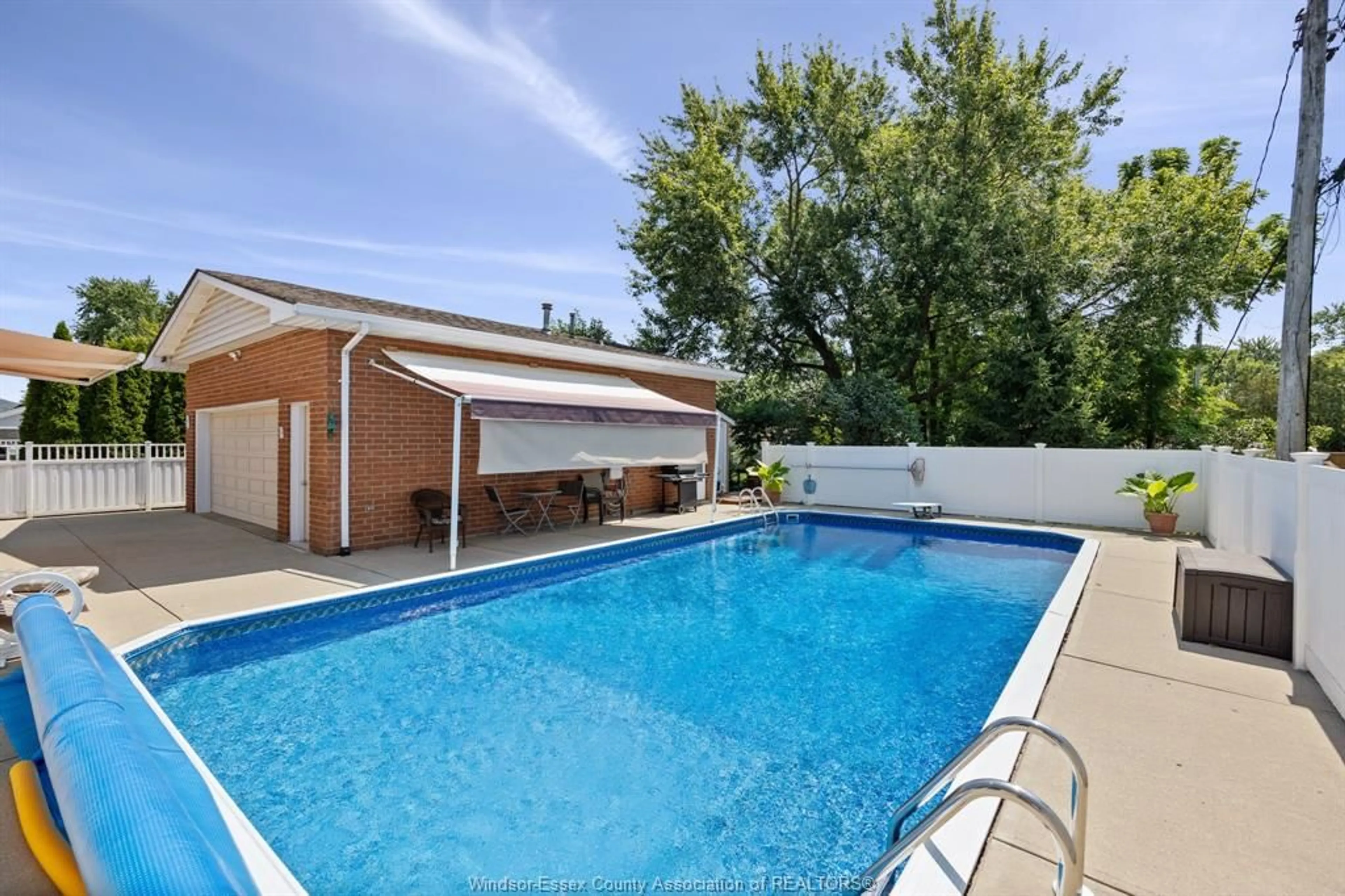 Pool for 221 PICKERING, Amherstburg Ontario N9V 3B4