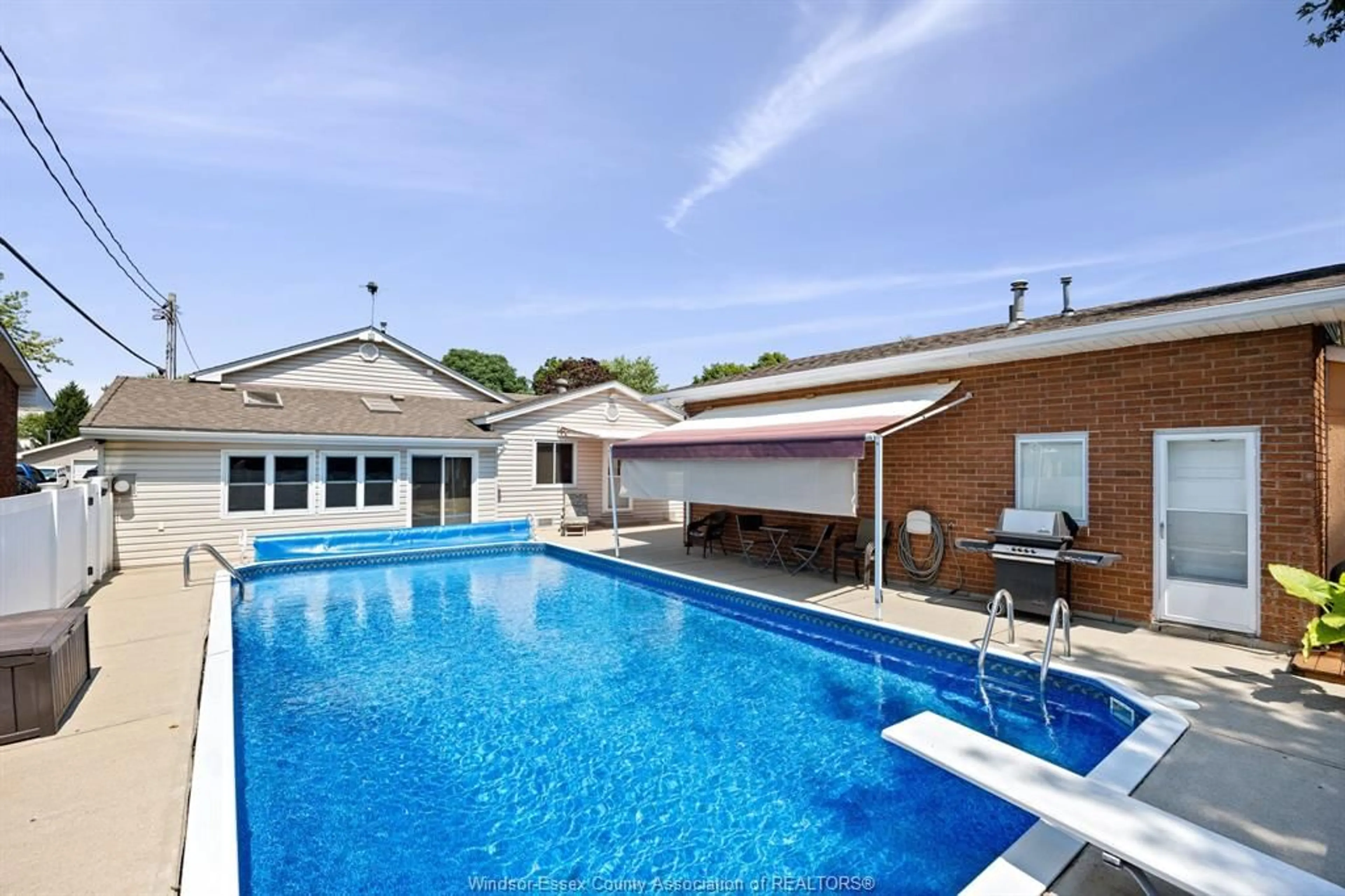 Pool for 221 PICKERING, Amherstburg Ontario N9V 3B4
