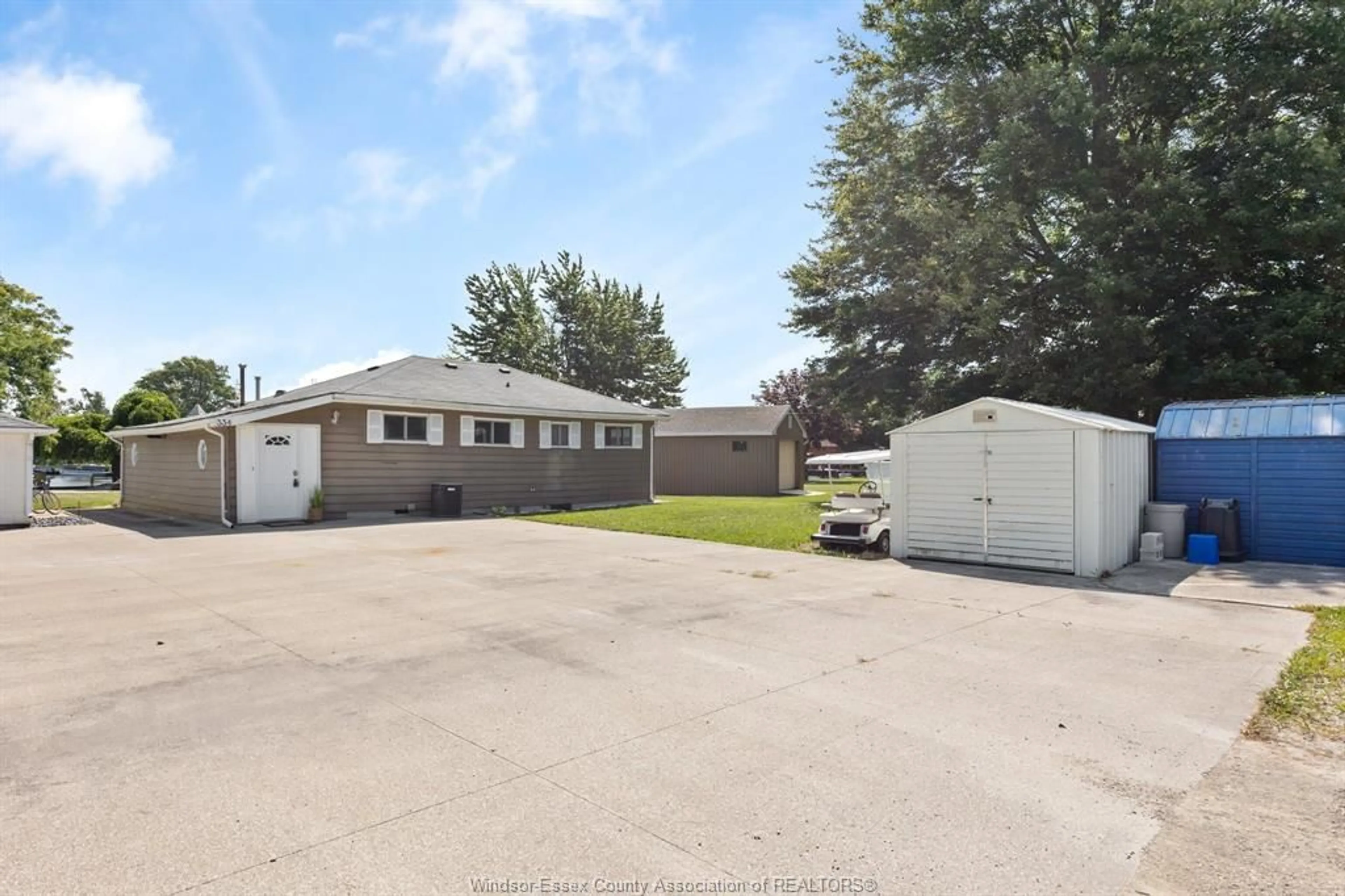 A pic from outside/outdoor area/front of a property/back of a property/a pic from drone, street for 334 ISLAND Cres, Lighthouse Cove Ontario N0P 2L0