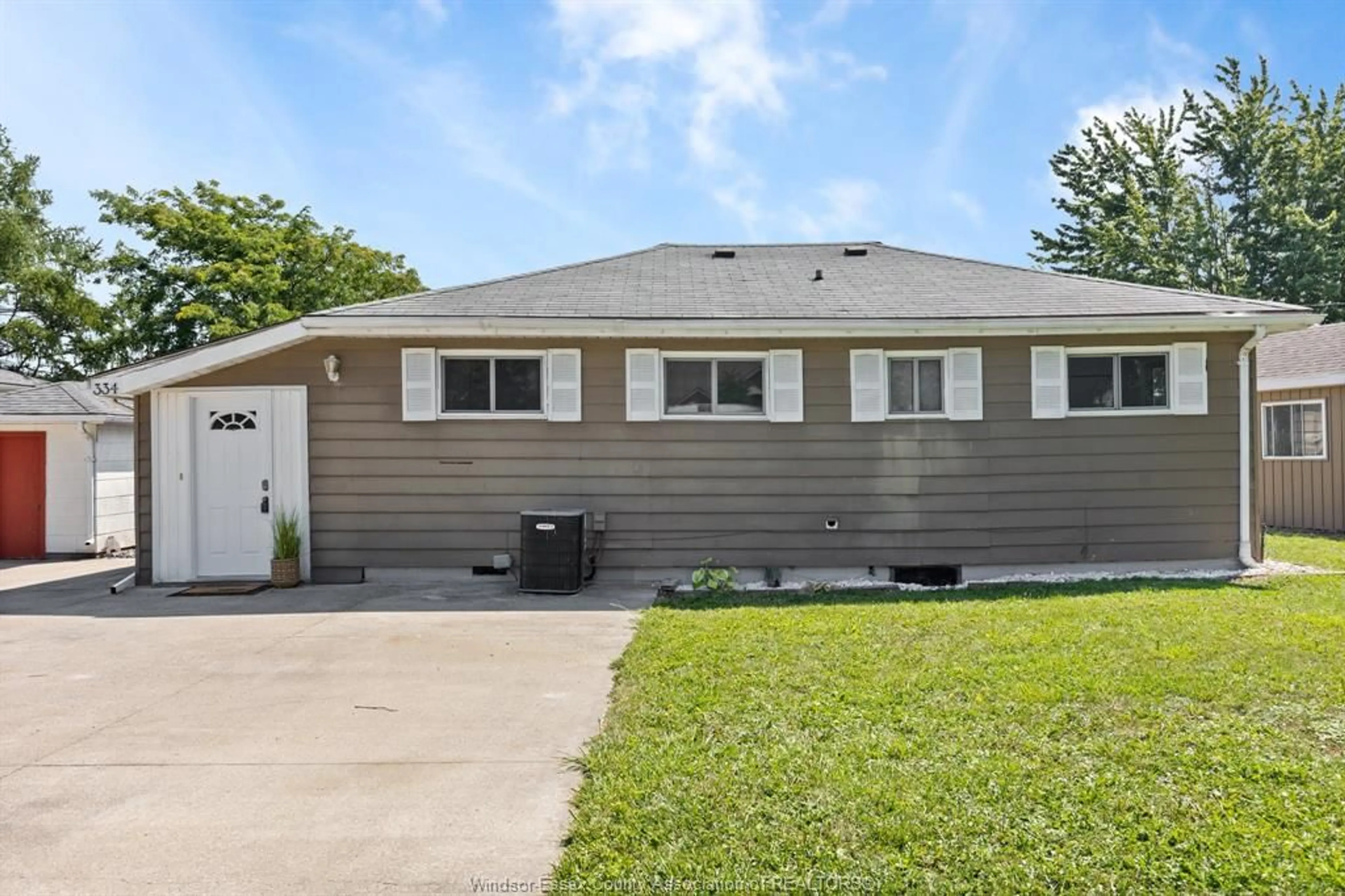 Home with vinyl exterior material, street for 334 ISLAND Cres, Lighthouse Cove Ontario N0P 2L0