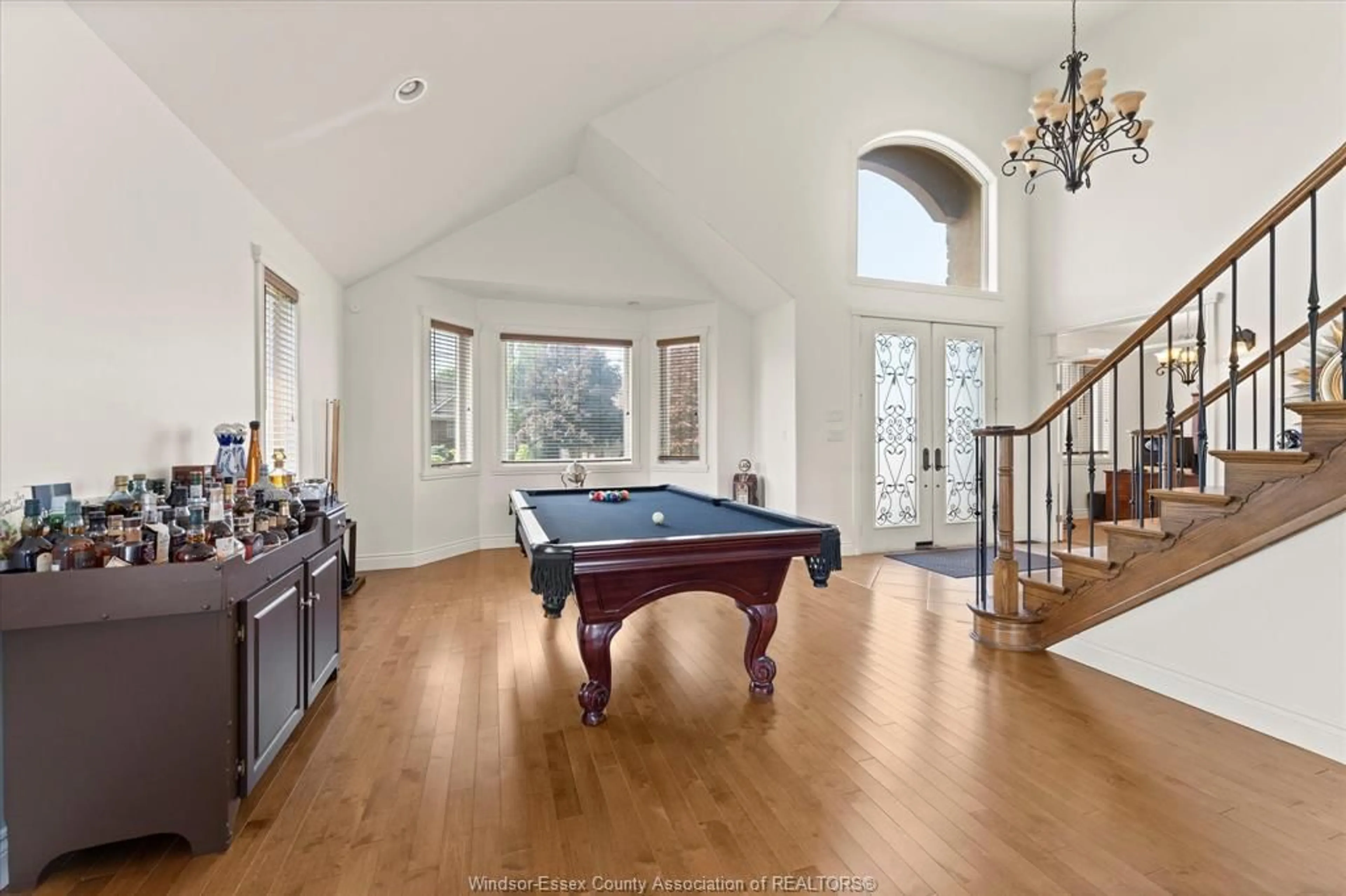 Indoor foyer for 1450 MORTON Dr, LaSalle Ontario N9J 3S9