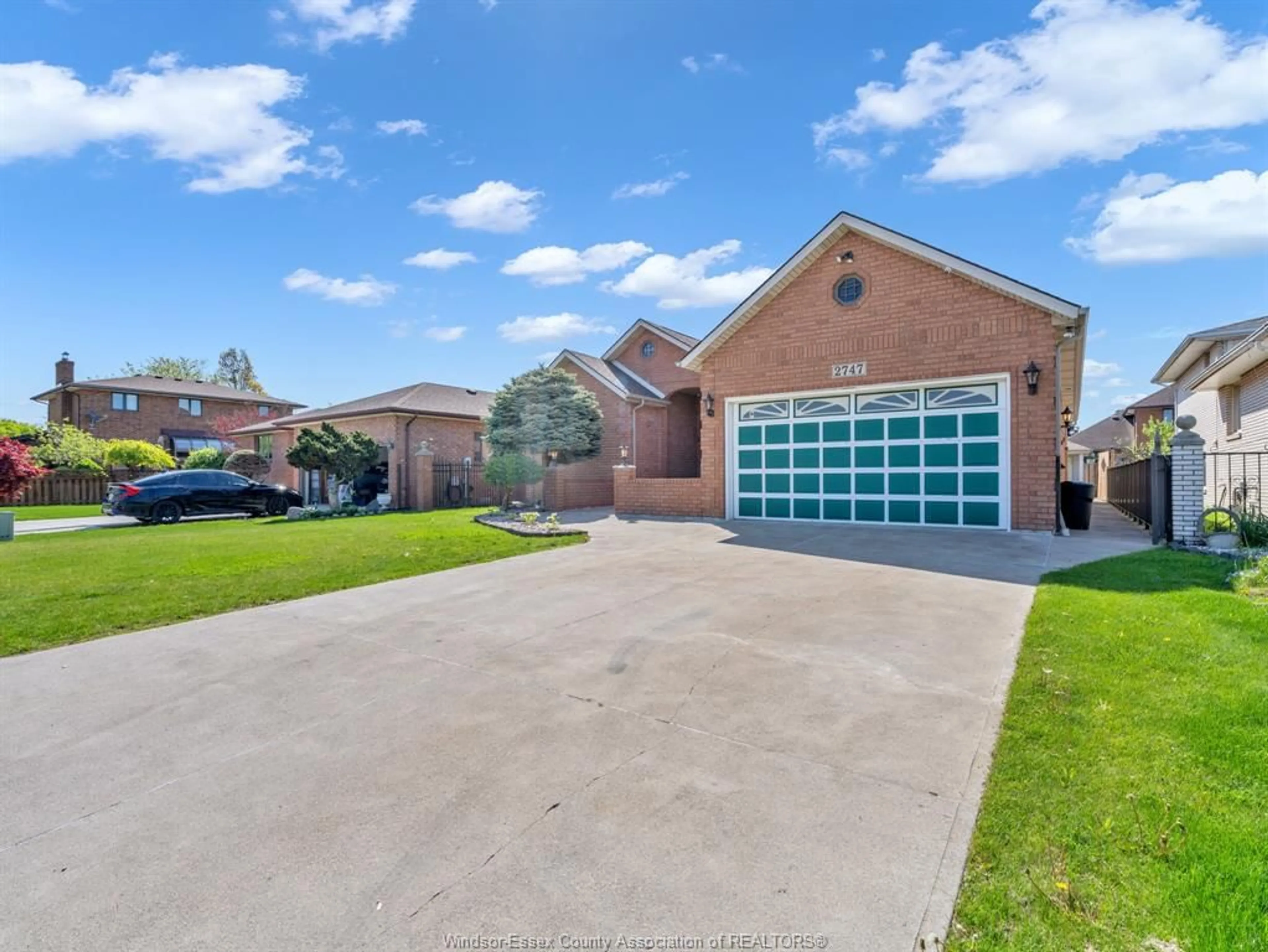 Unknown for 2747 LIONEL Dr, Windsor Ontario N8X 4X5