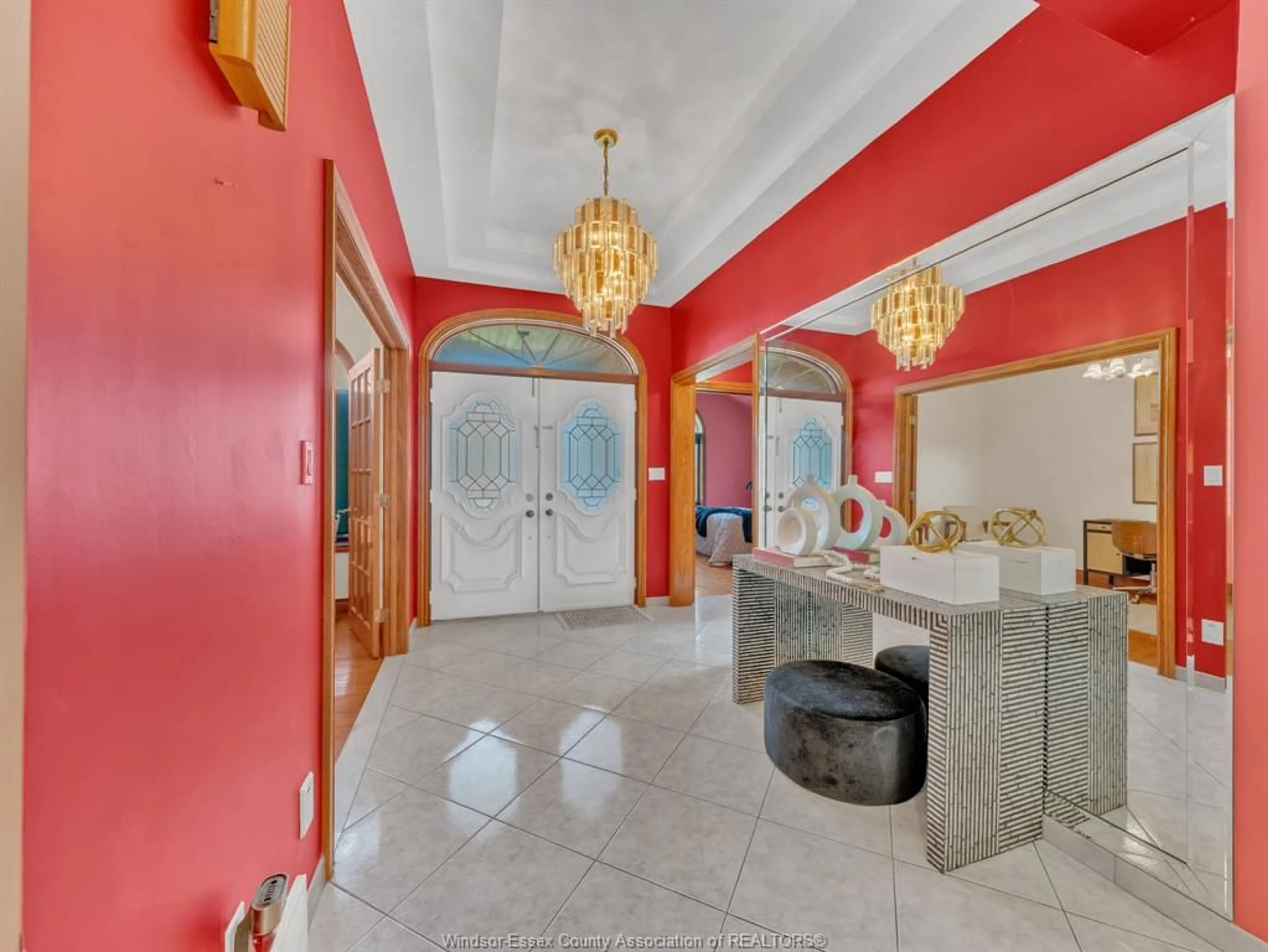 Indoor foyer for 2747 LIONEL Dr, Windsor Ontario N8X 4X5