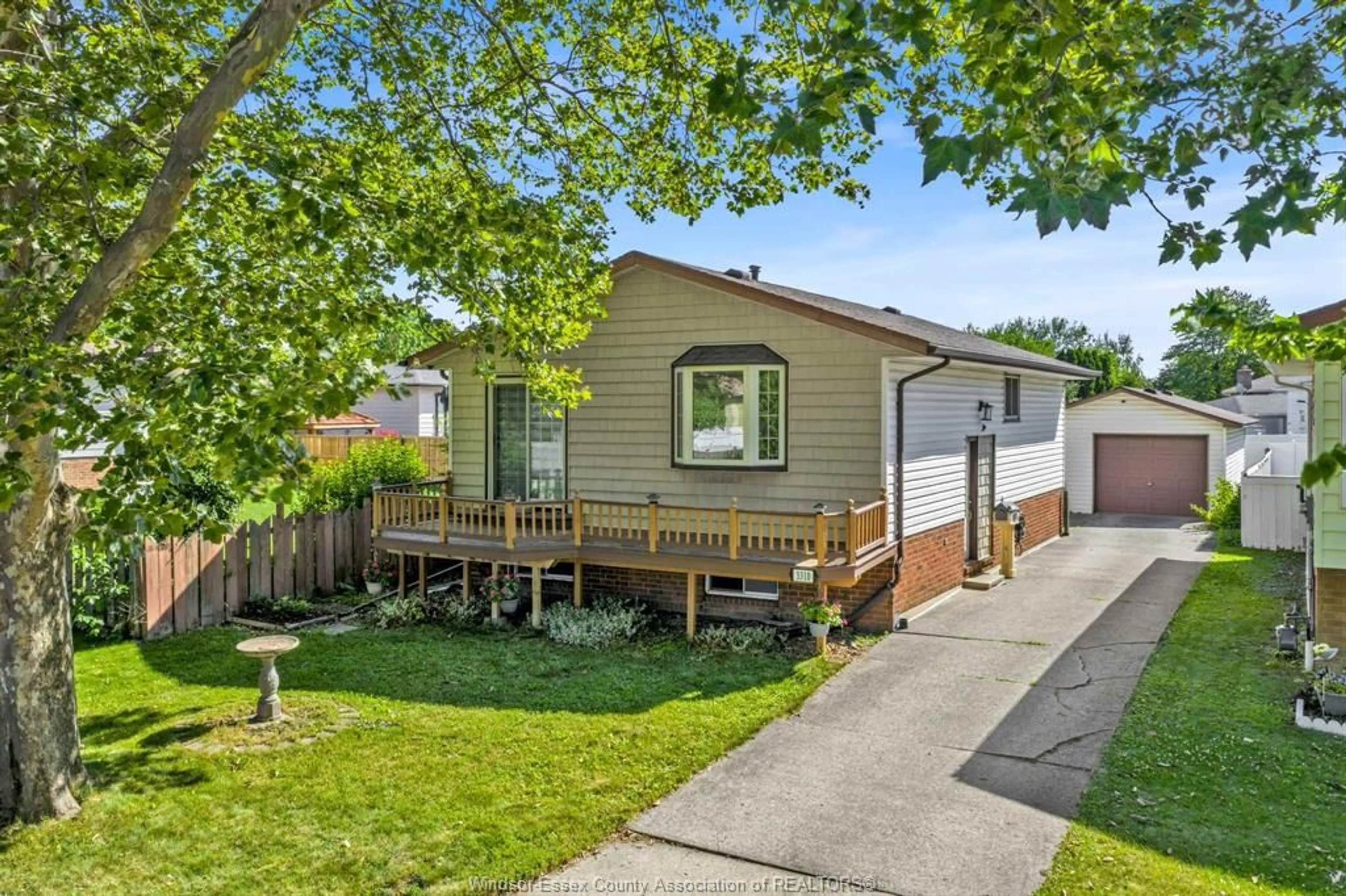 Unknown for 3310 Hemlock, Windsor Ontario N8R 1Z8