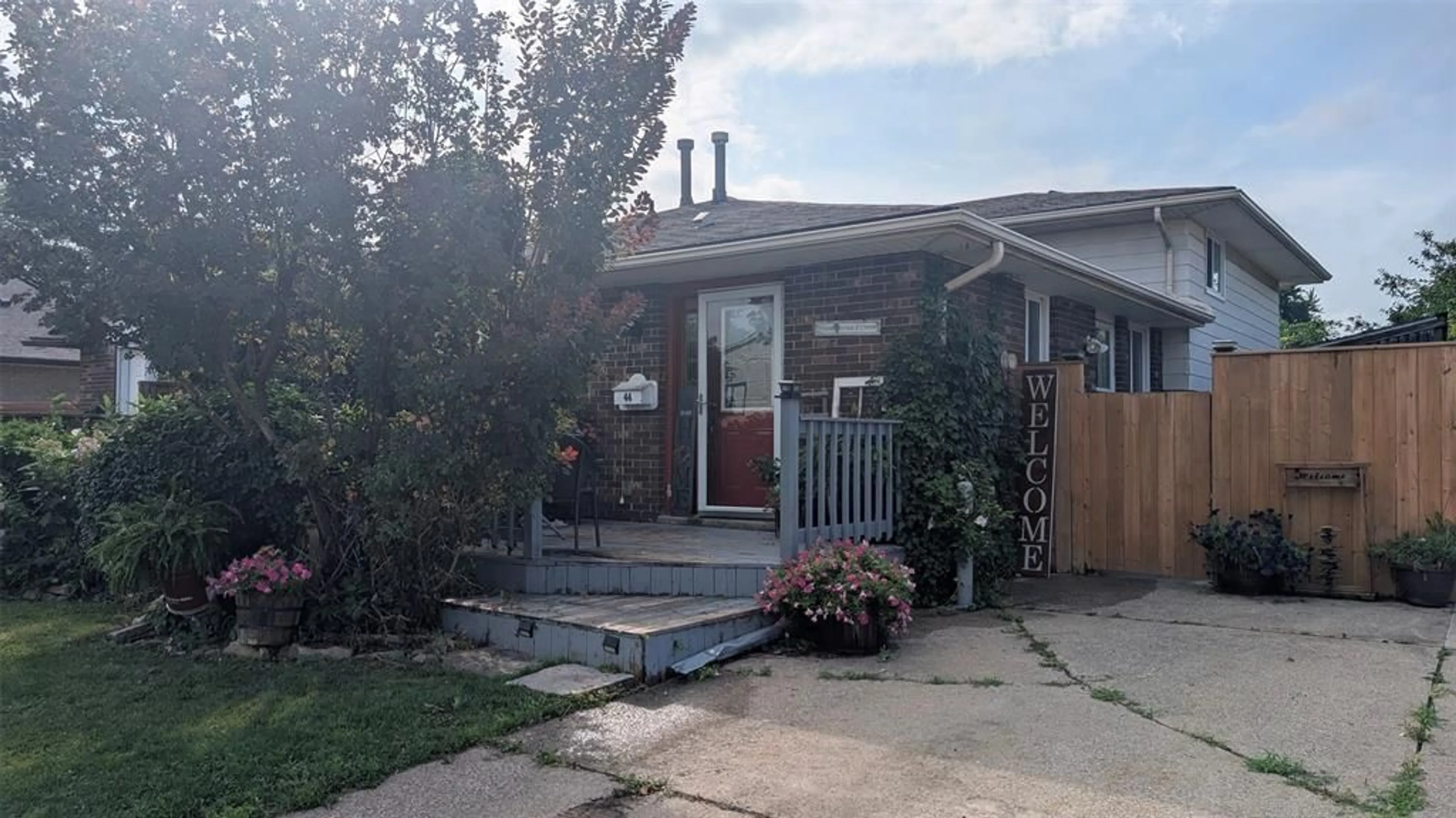 Unknown for 44 YORK Cres, Sarnia Ontario N7S 4L4