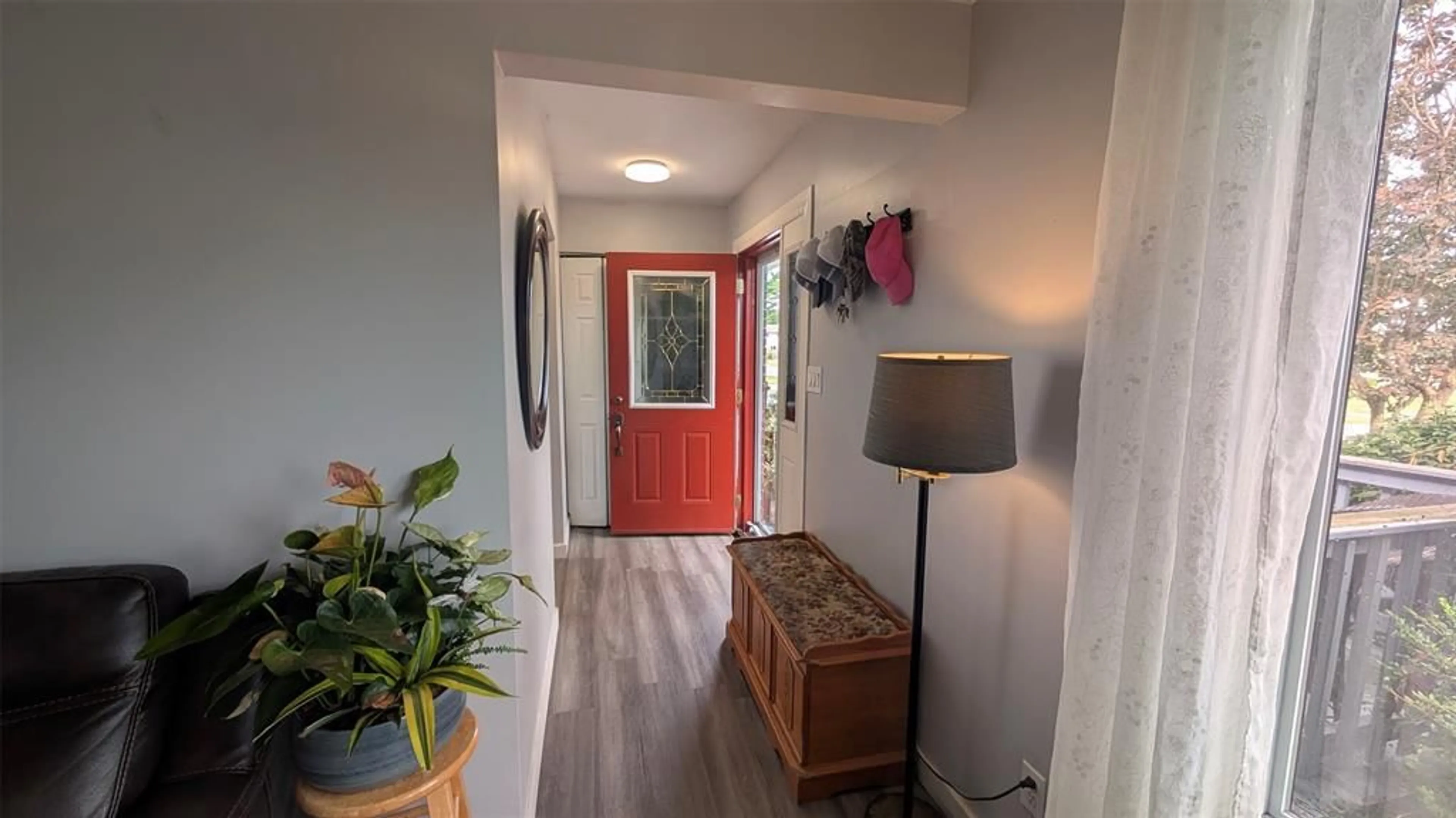 Indoor entryway for 44 YORK Cres, Sarnia Ontario N7S 4L4