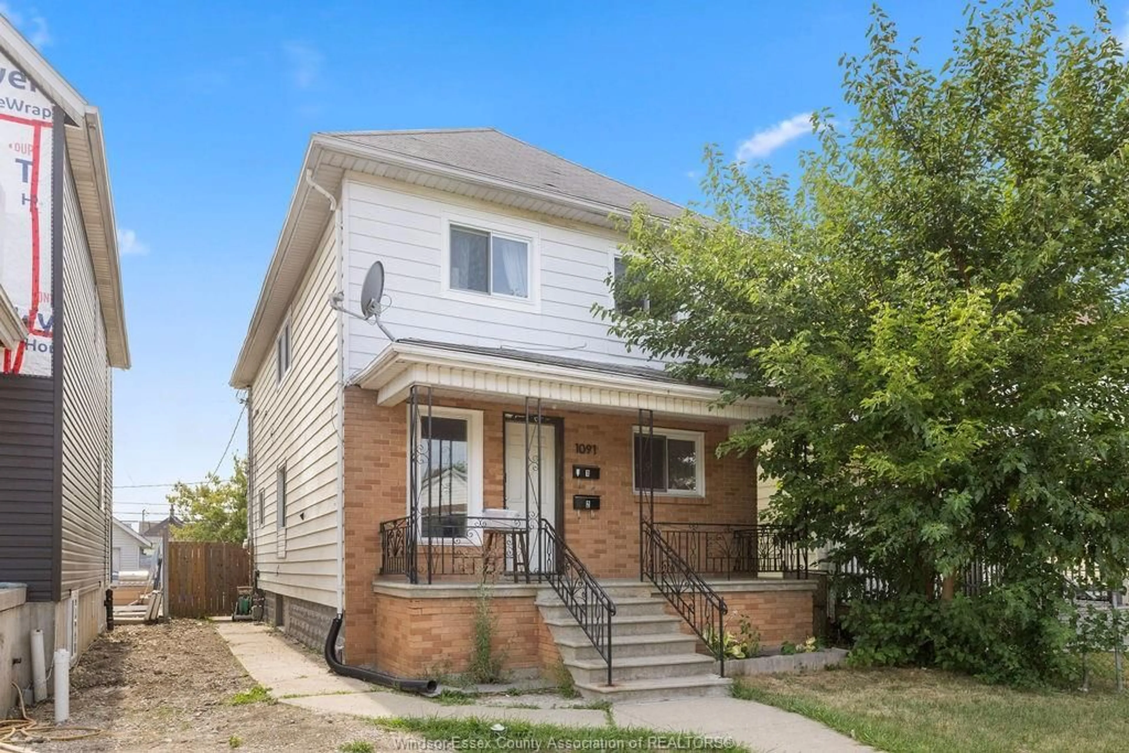Home with brick exterior material, street for 1091 MARION Ave, Windsor Ontario N9A 2J3