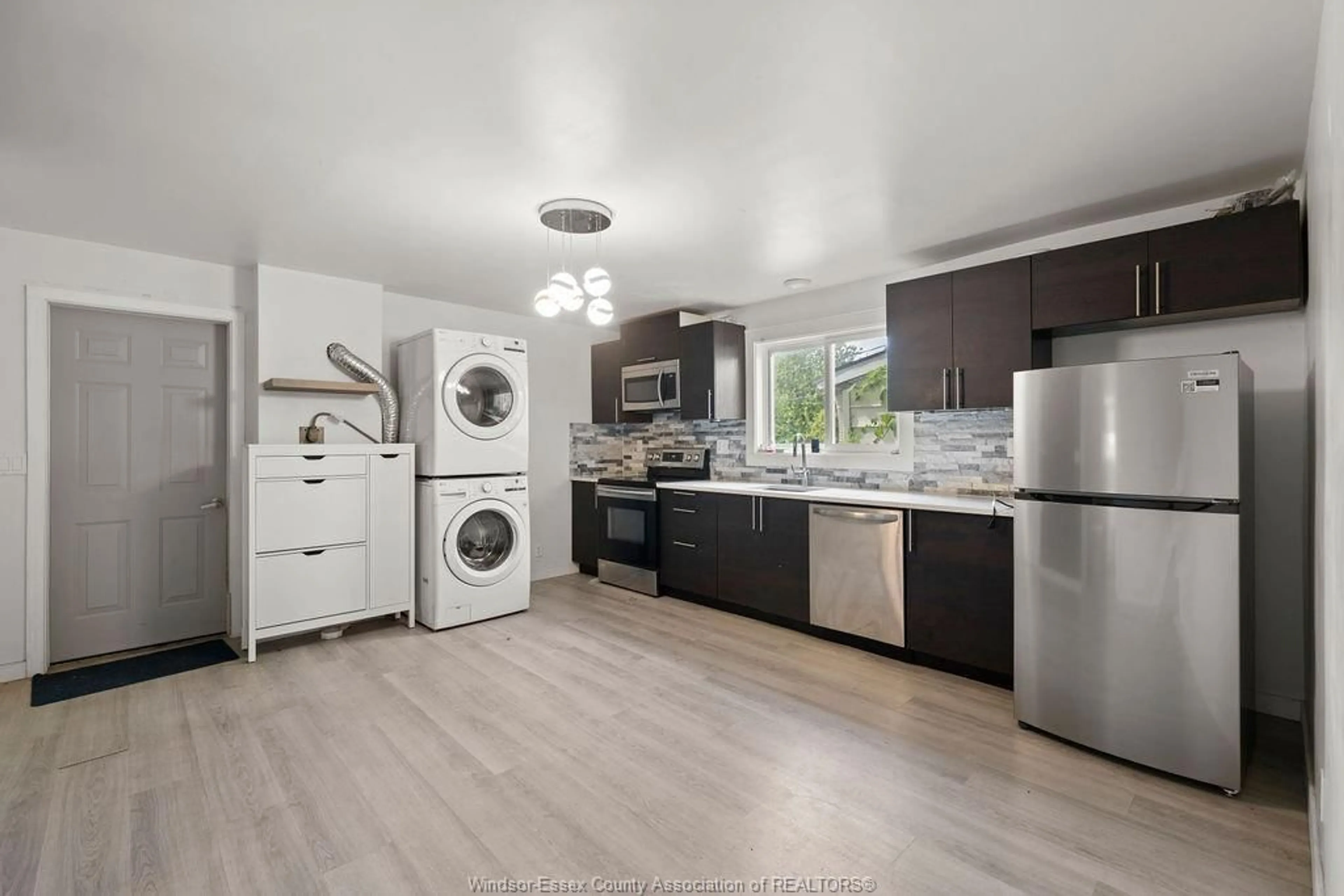 Kitchen with laundary machines, unknown for 1091 MARION Ave, Windsor Ontario N9A 2J3