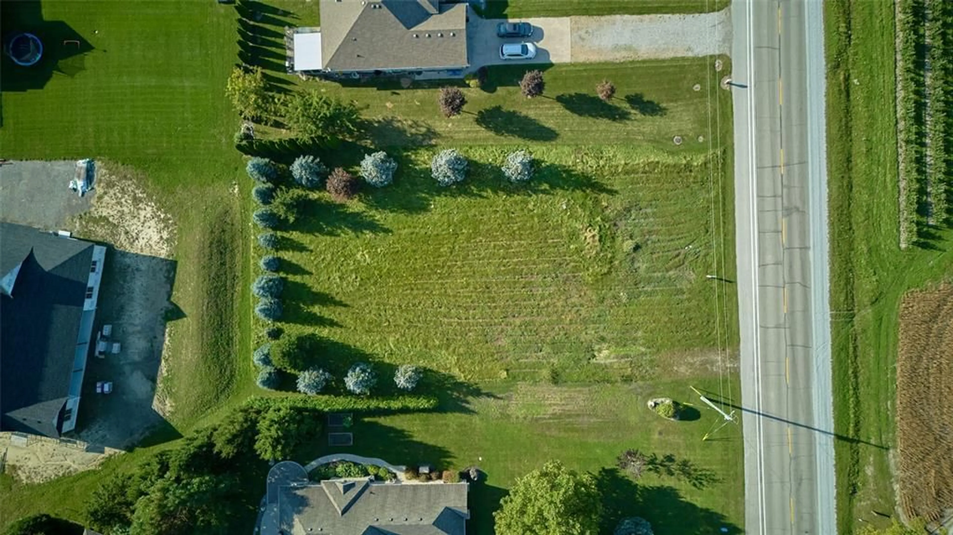 A pic from outside/outdoor area/front of a property/back of a property/a pic from drone, unknown for 4687 ST CLAIR Pky, Port Lambton Ontario N0P 2B0