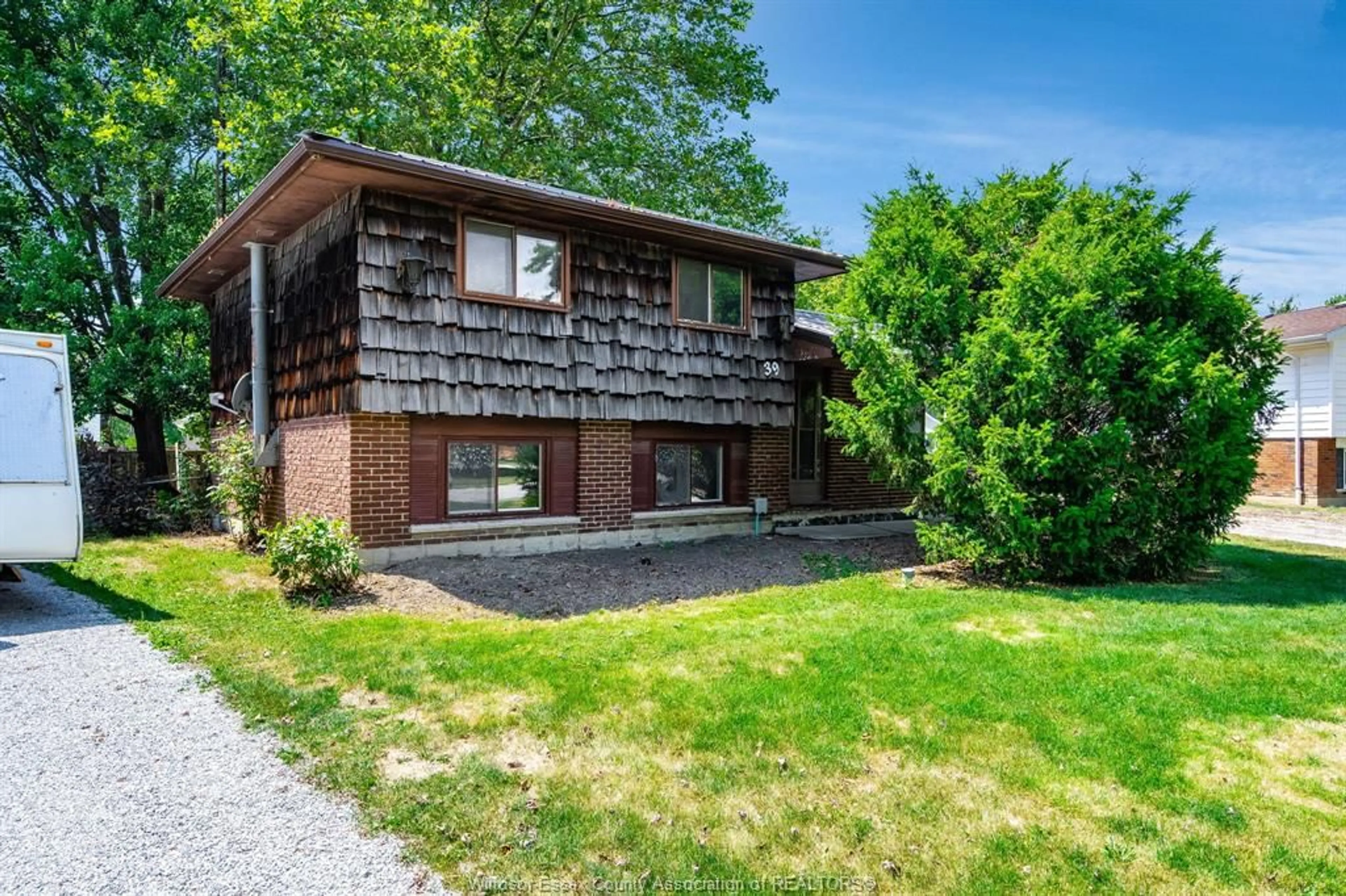 Home with brick exterior material, unknown for 39 Sunset Place, Tilbury Ontario N0P 2L0