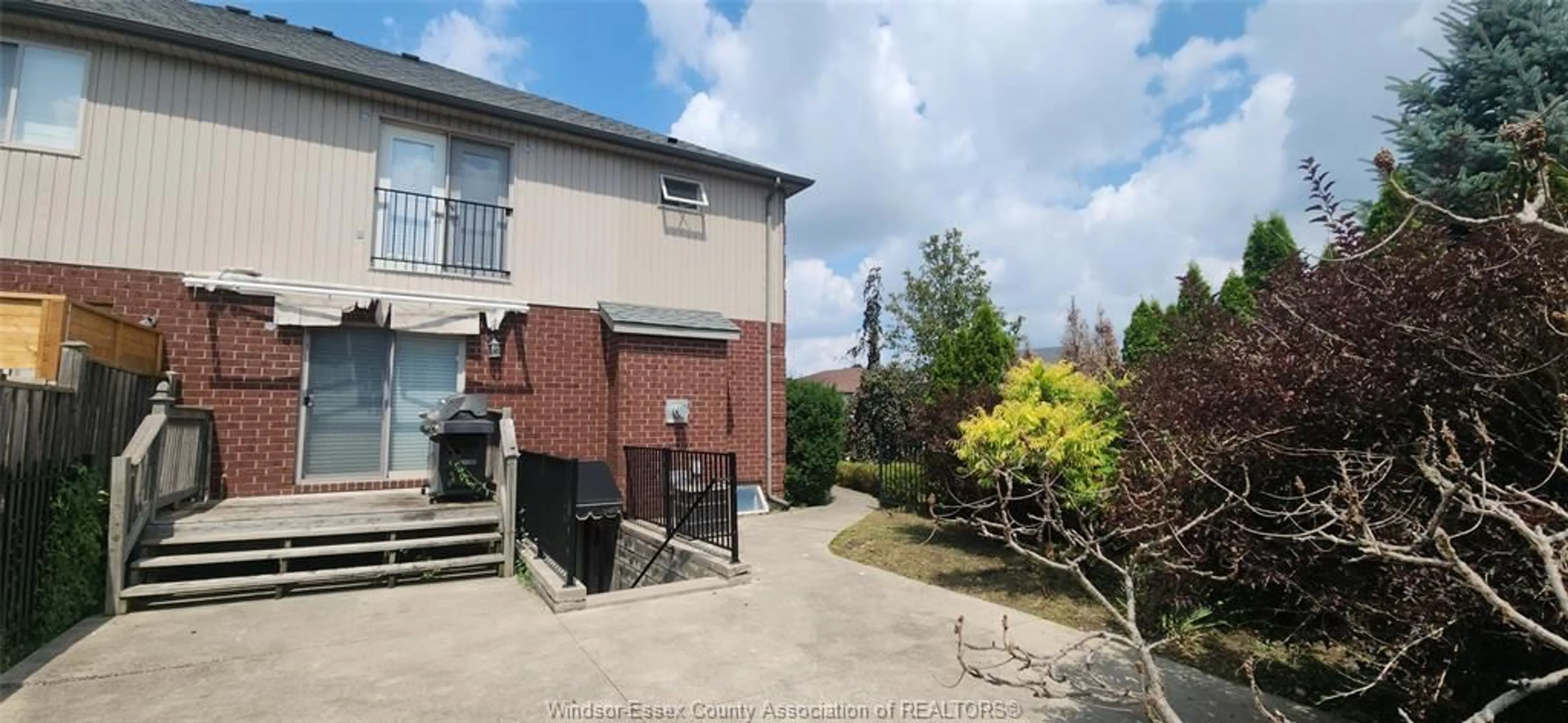 Patio, street for 2205 KEVIN, LaSalle Ontario N9H 2R1
