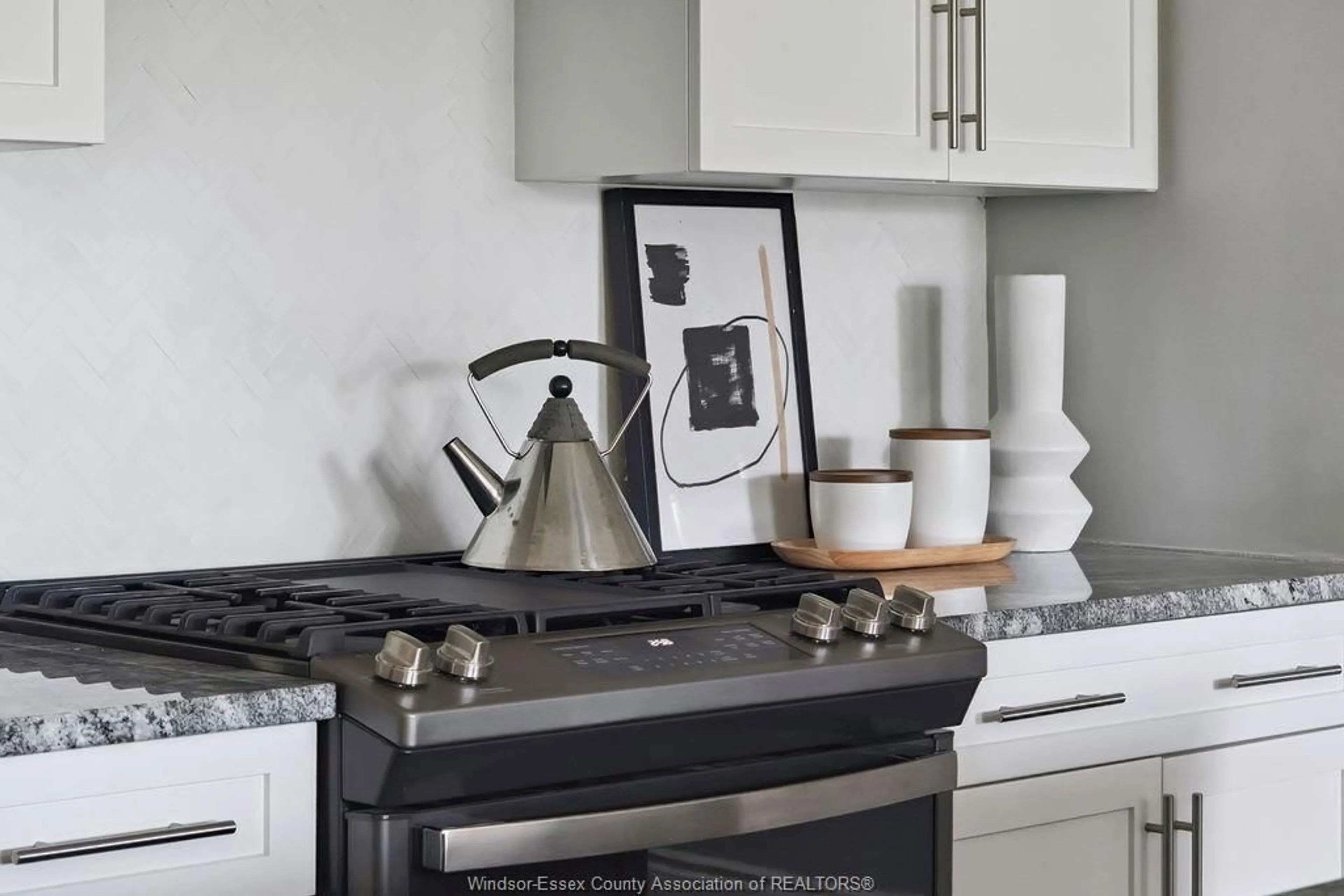 Contemporary kitchen, ceramic/tile floor for 231 LIVINGSTONE, Amherstburg Ontario N9V 0H1