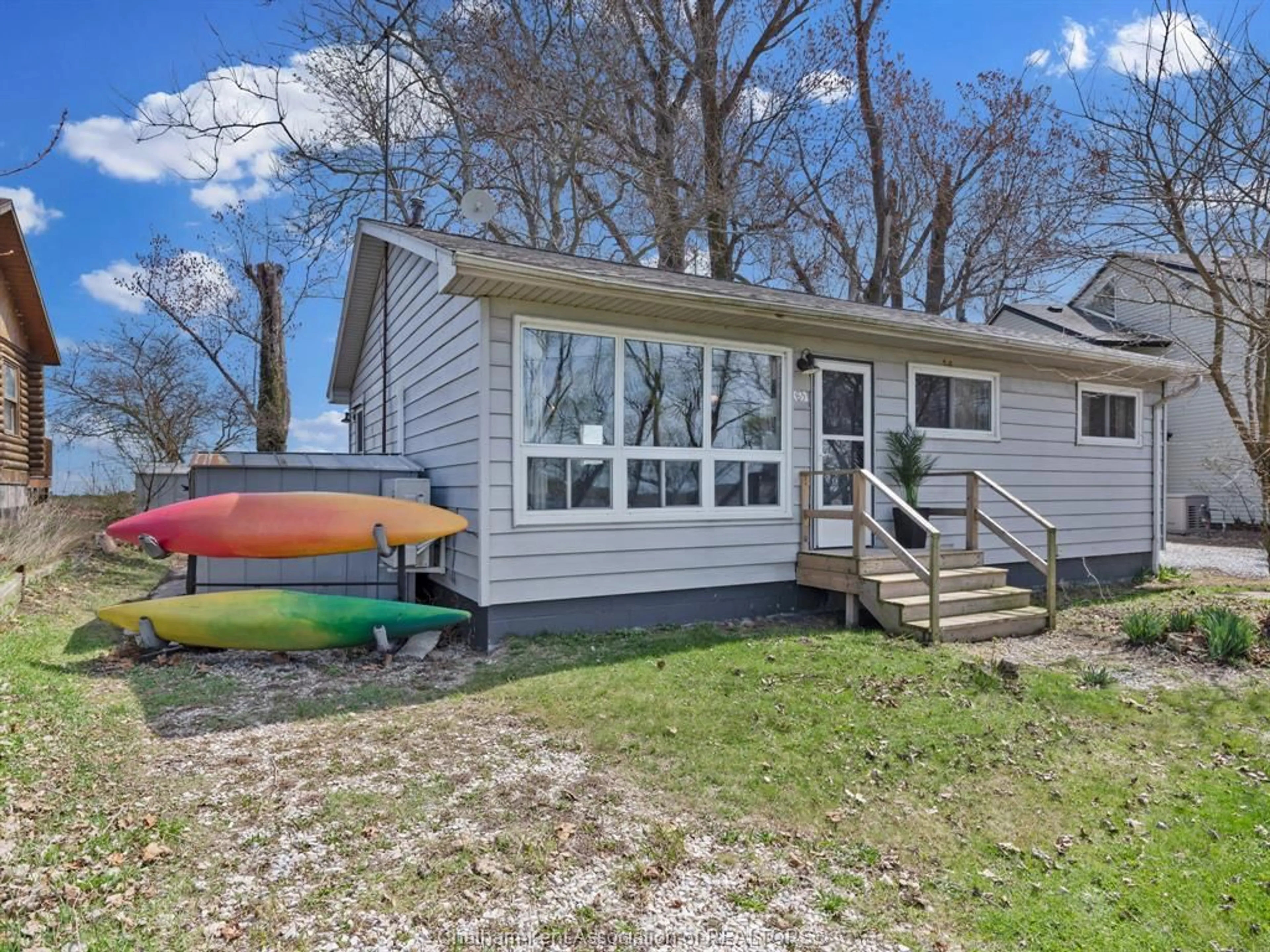 Home with vinyl exterior material, water/lake/river/ocean view for 83 Marentette Beach Dr, Leamington Ontario N8H 3V7