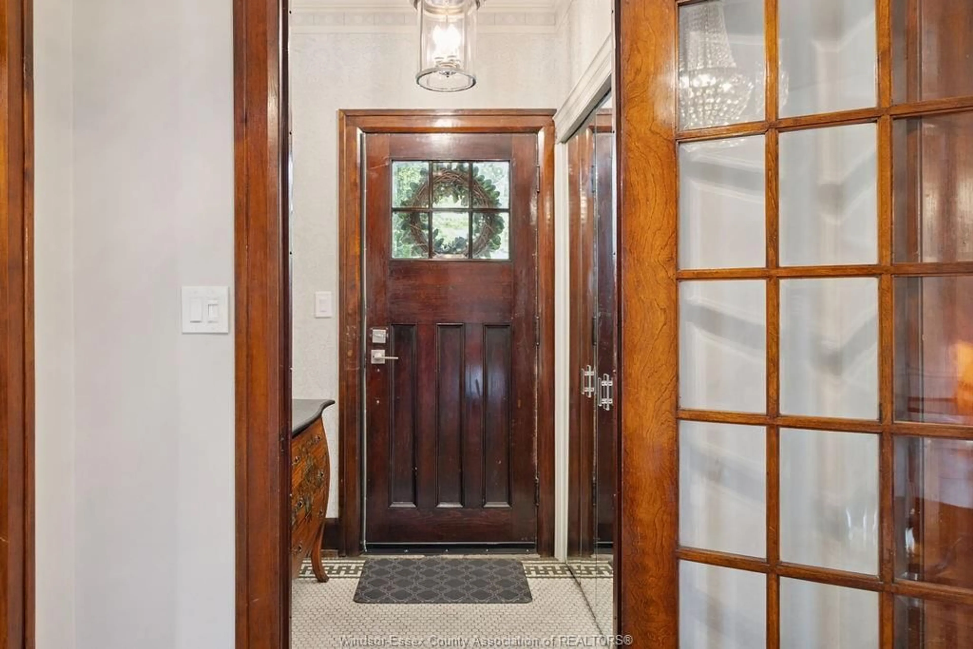 Indoor entryway for 1229 Chilver, Windsor Ontario N8Y 2L2
