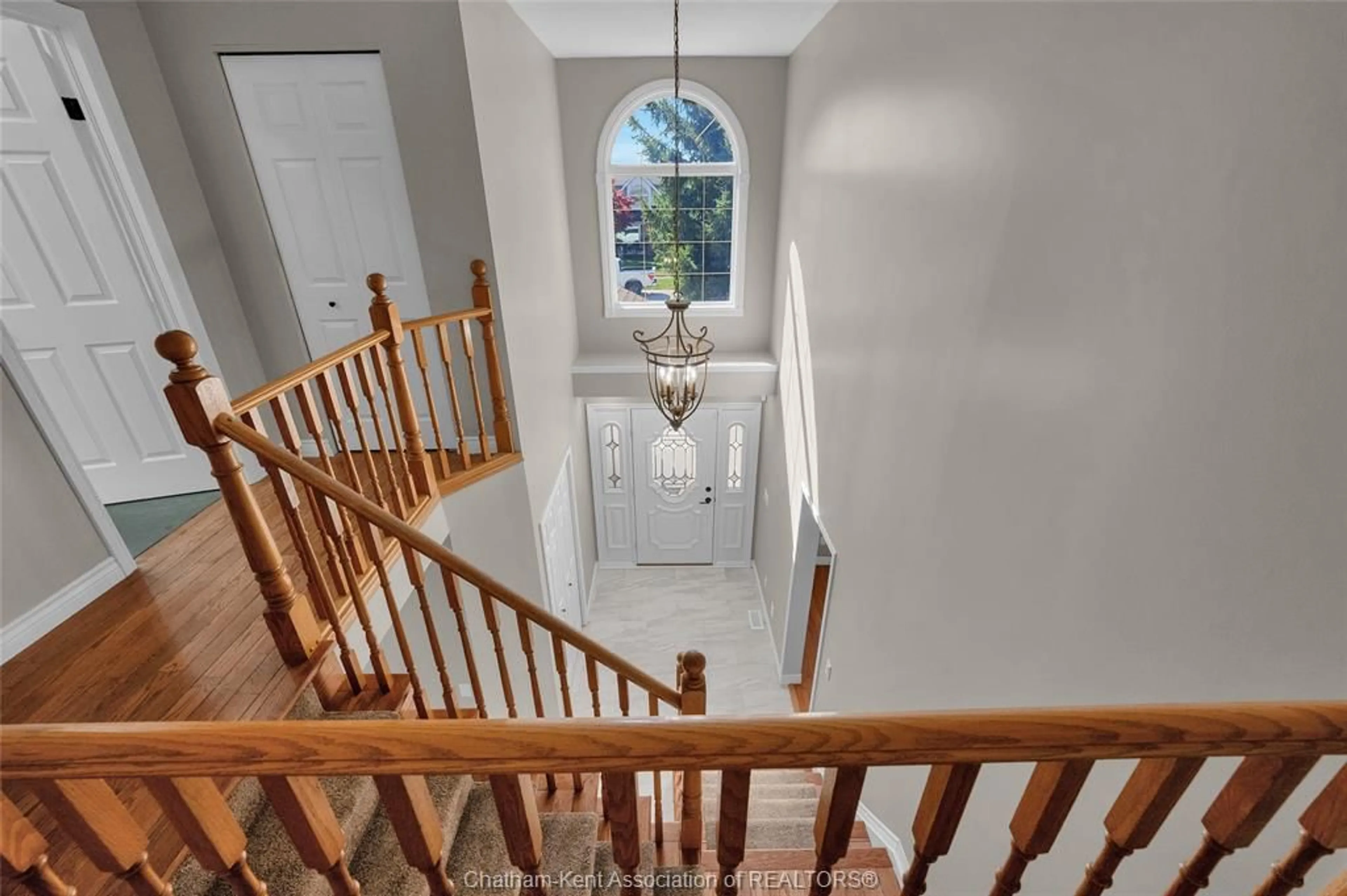 Indoor foyer for 75 NORWAY MAPLE Dr, Chatham Ontario N7L 5C9