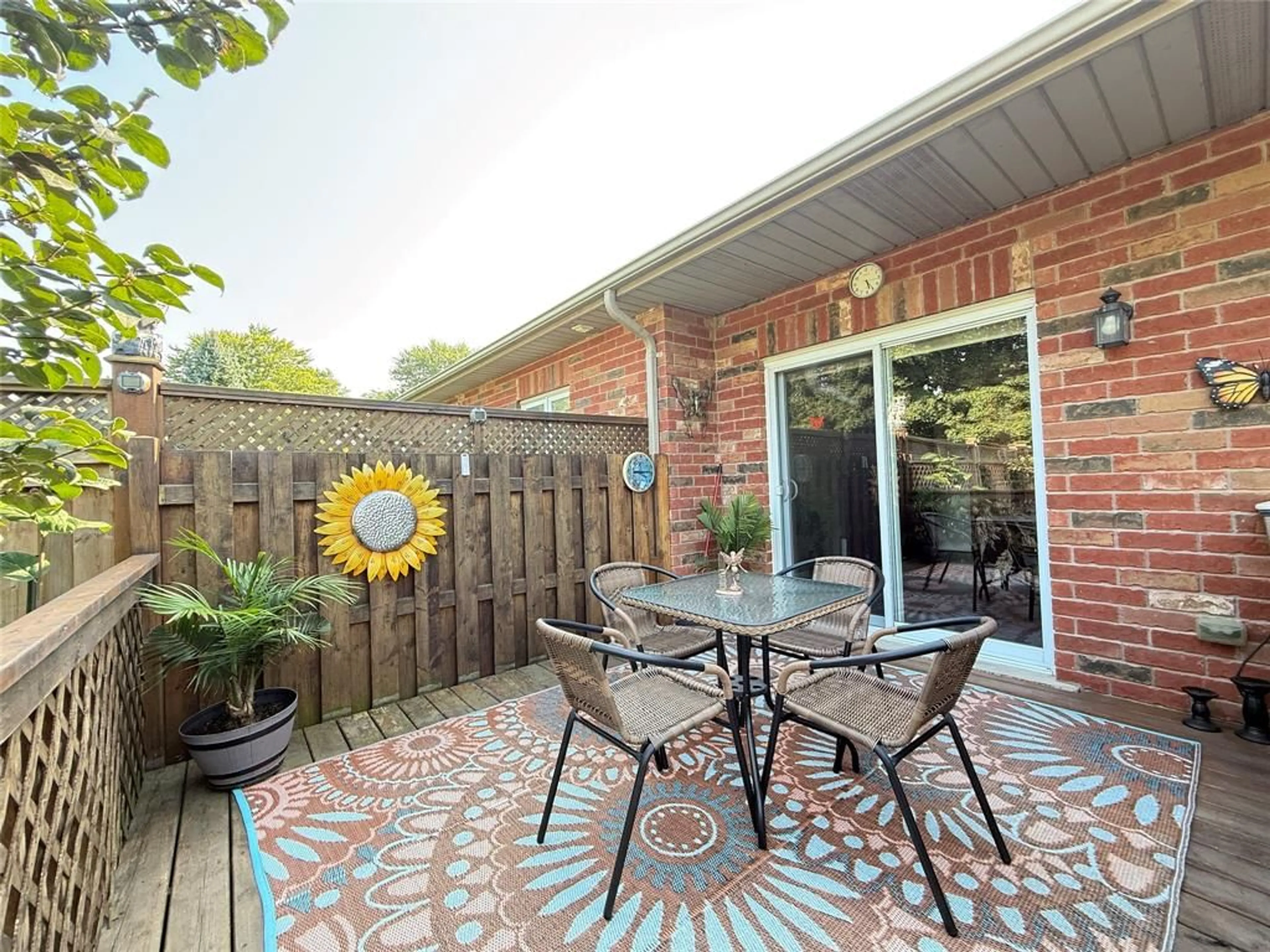 Patio, street for 16 LEISURE Lane, Dresden Ontario N0P 1M0