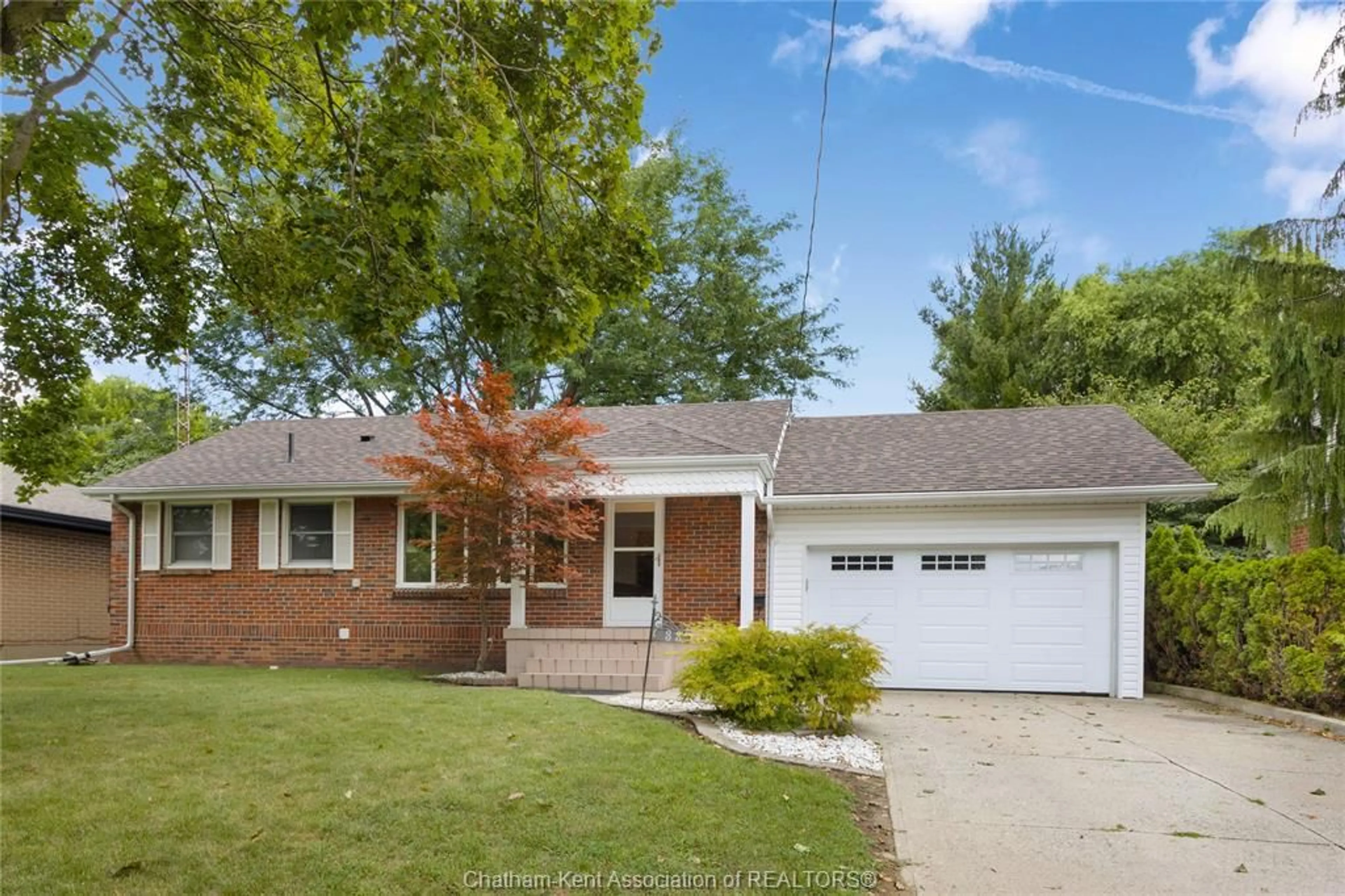 Home with brick exterior material, street for 33 MEADOWLEA Rd, Chatham Ontario N7M 5C3