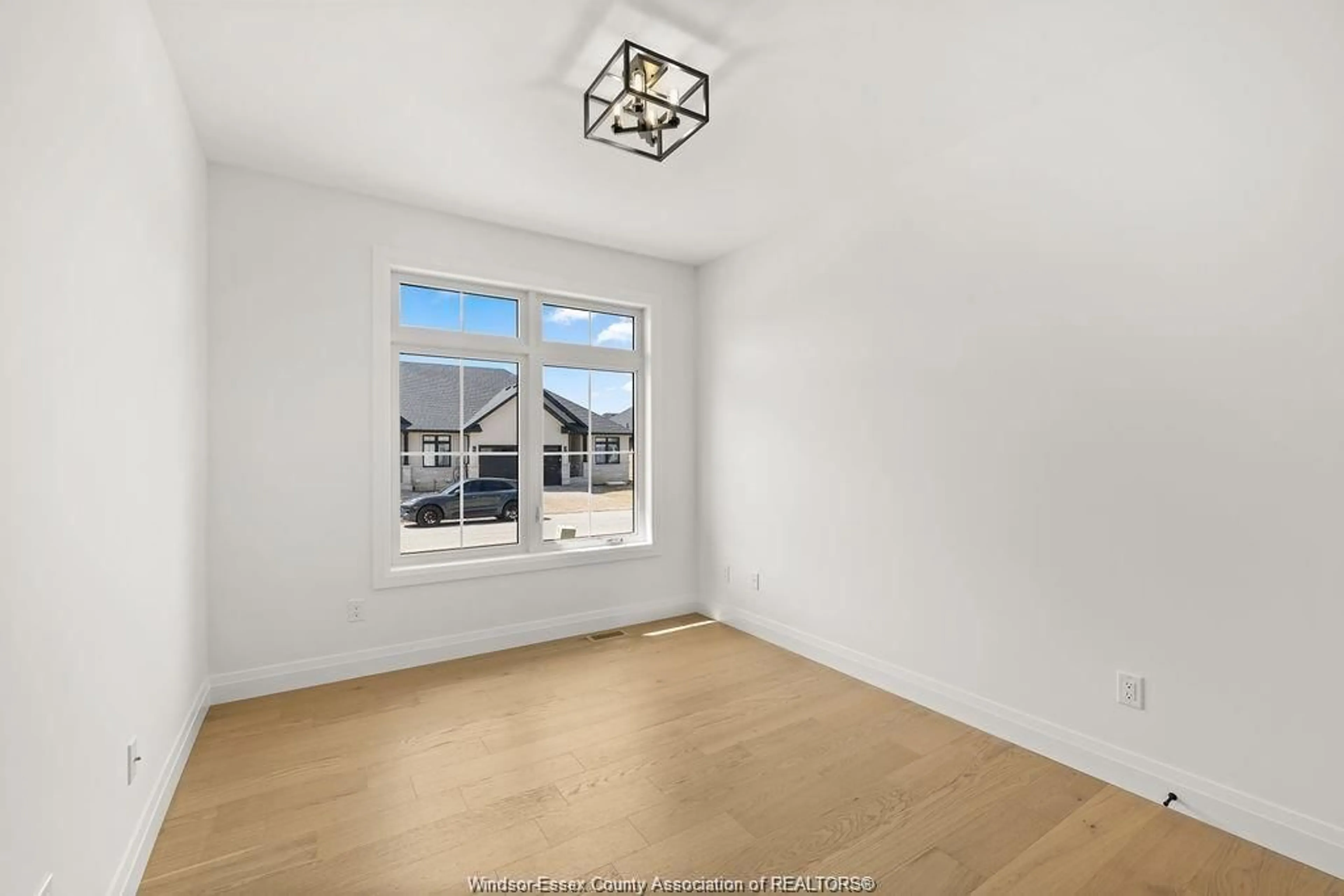 A pic of a room for 2575 BARKLEY Ave, Windsor Ontario N8P 0E9