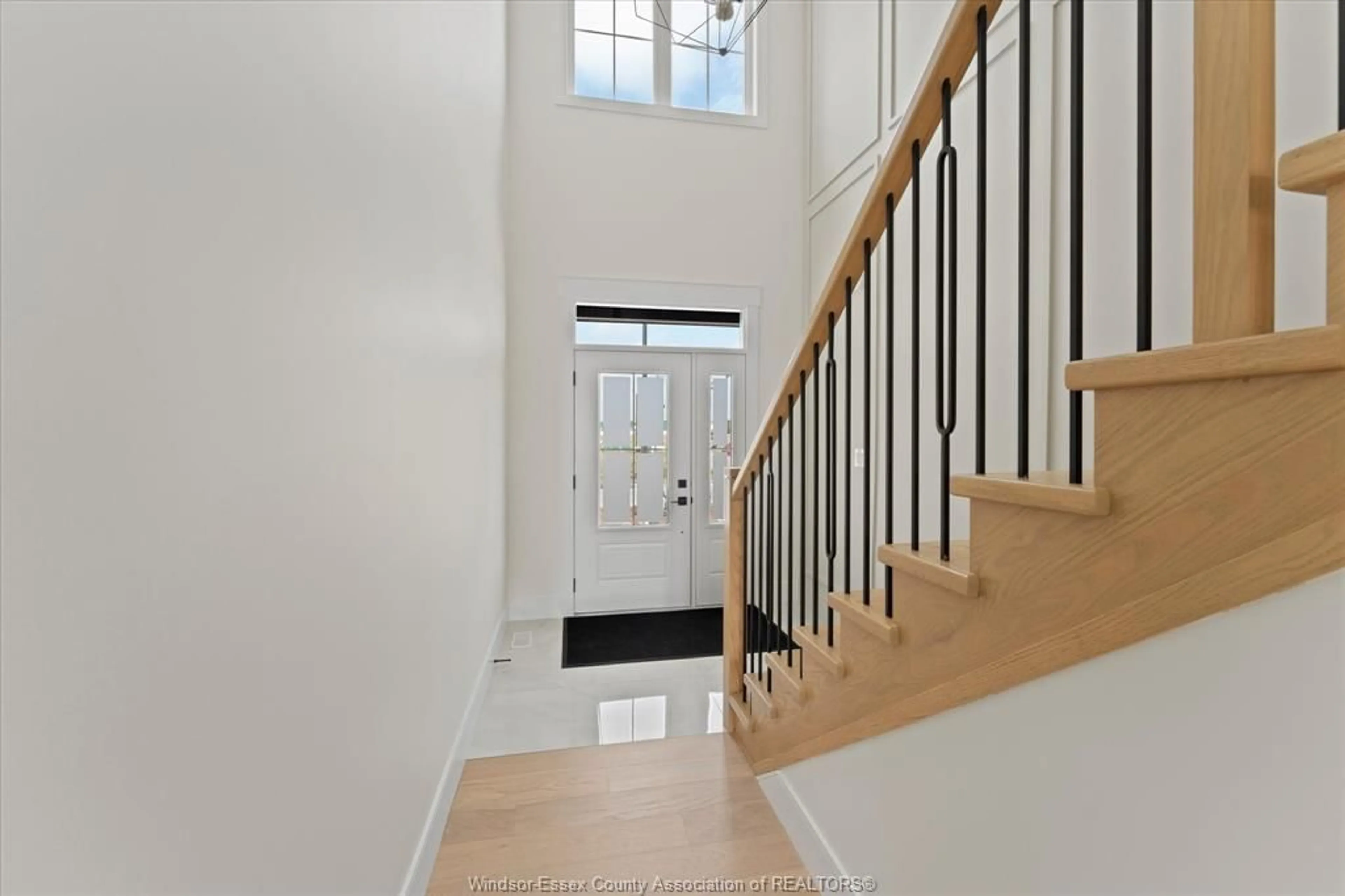 Indoor foyer for 5186 TALIA Trail, Tecumseh Ontario N0R 1K0