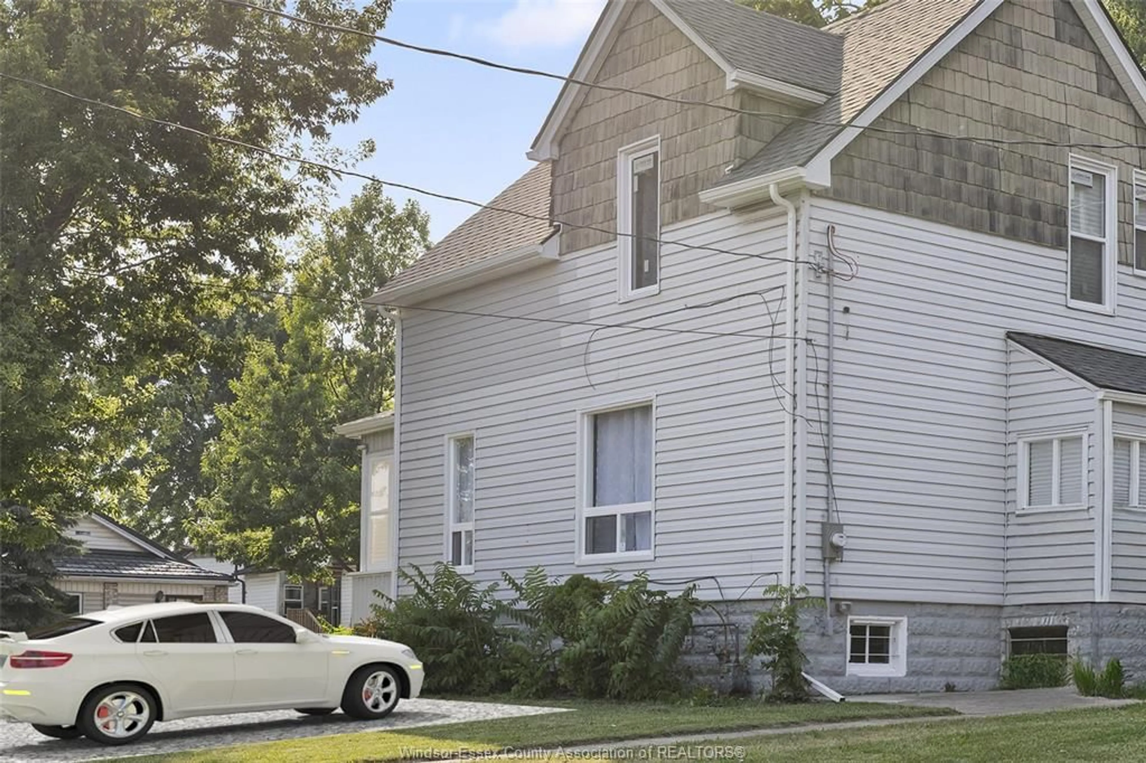 Home with vinyl exterior material, street for 488 PARENT Ave, Windsor Ontario N9A 2C1