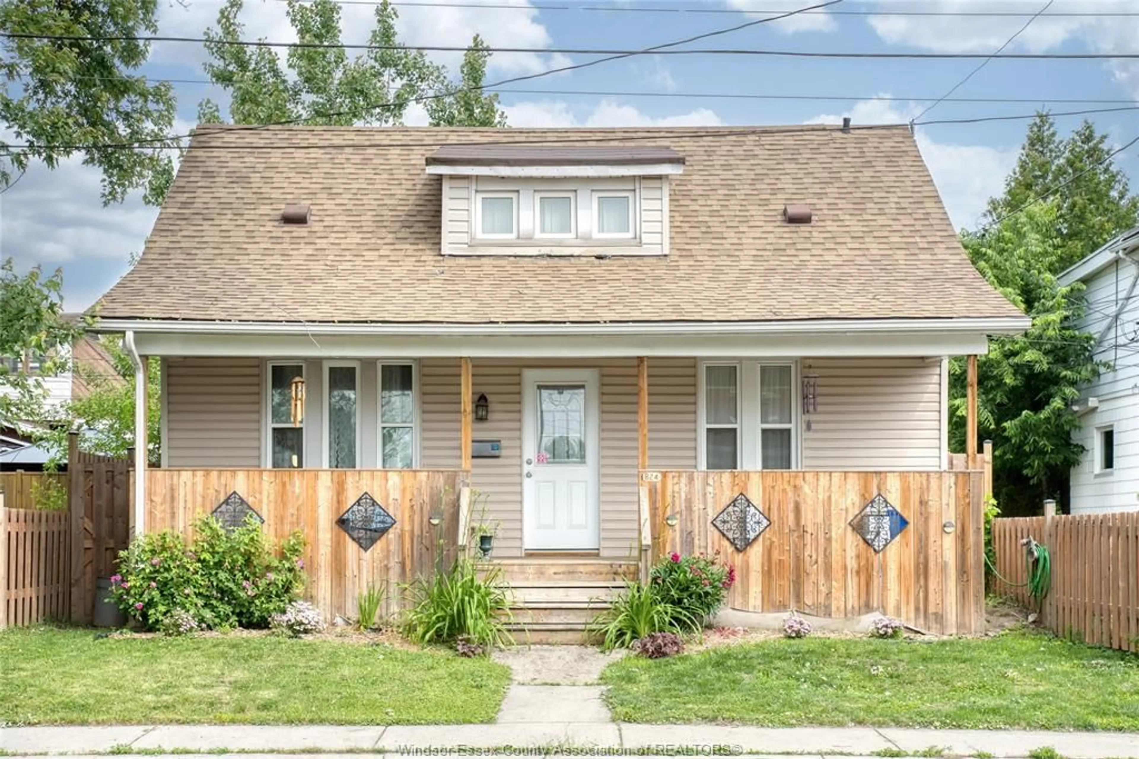 Unknown for 824 CATARAQUI Rd, Windsor Ontario N9A 3P4