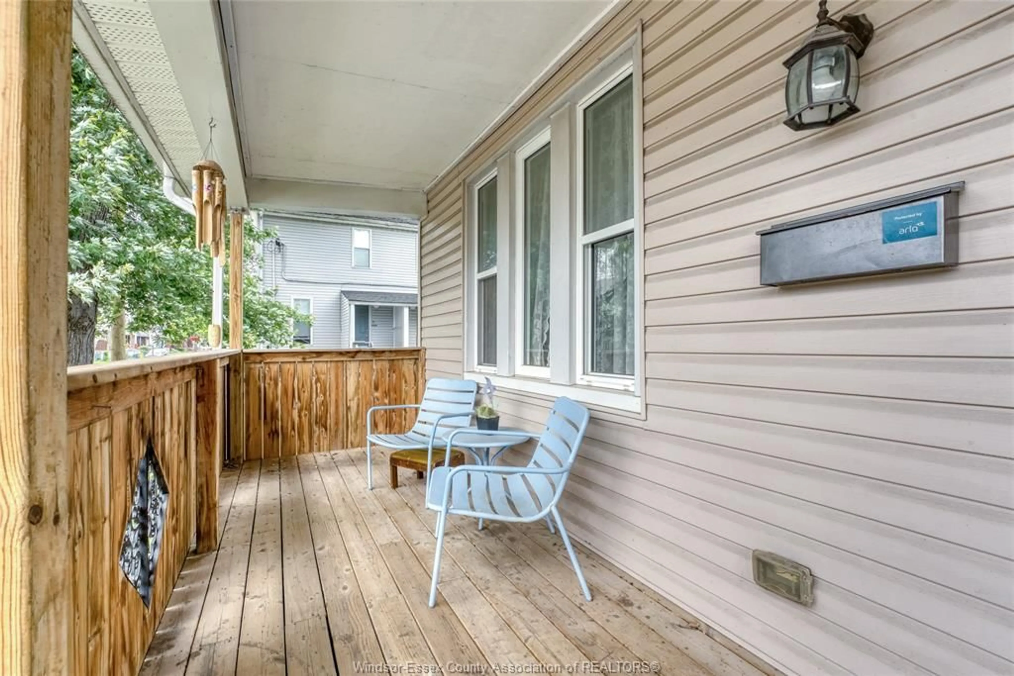 Patio, street for 824 CATARAQUI Rd, Windsor Ontario N9A 3P4