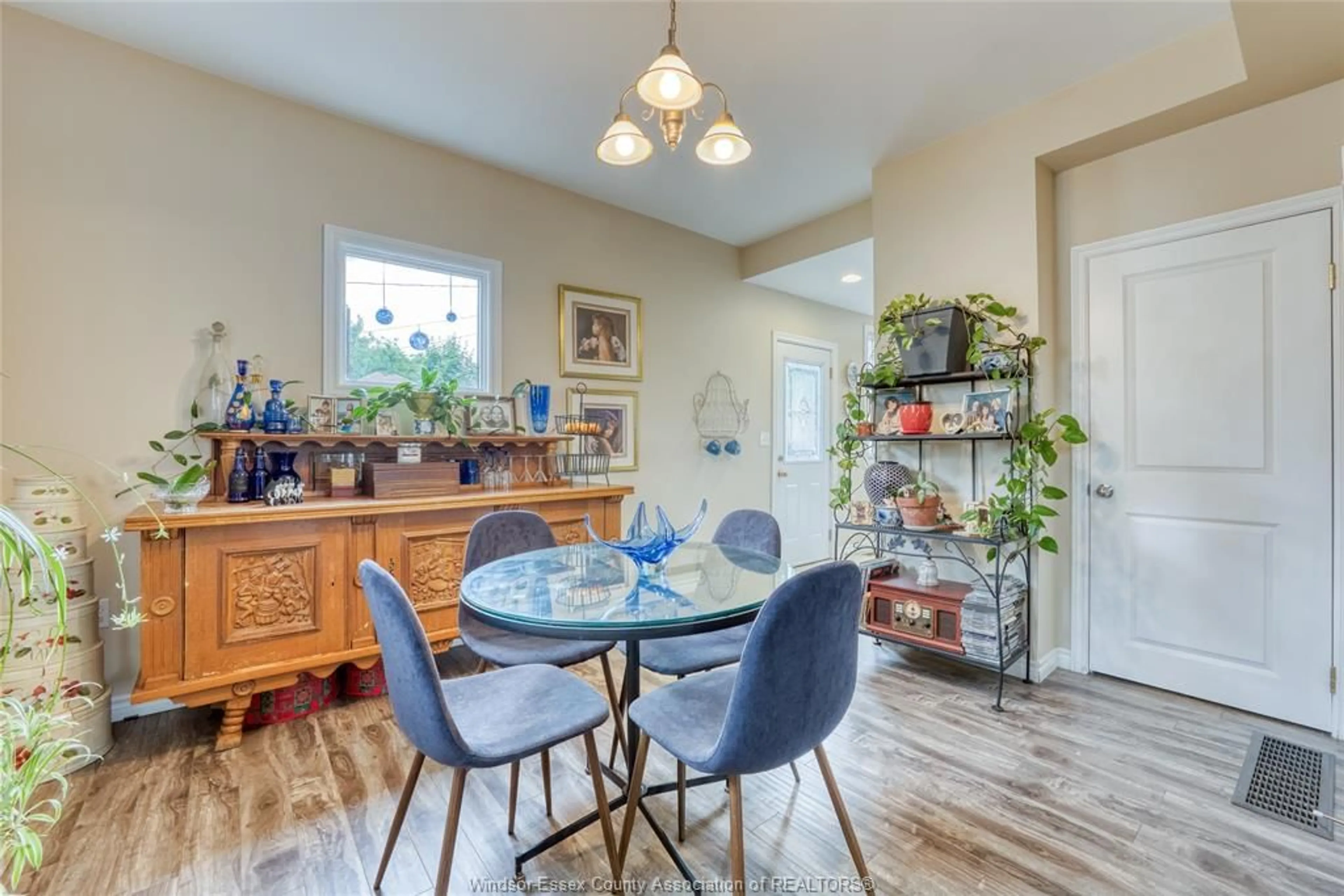 Dining room, unknown for 824 CATARAQUI Rd, Windsor Ontario N9A 3P4