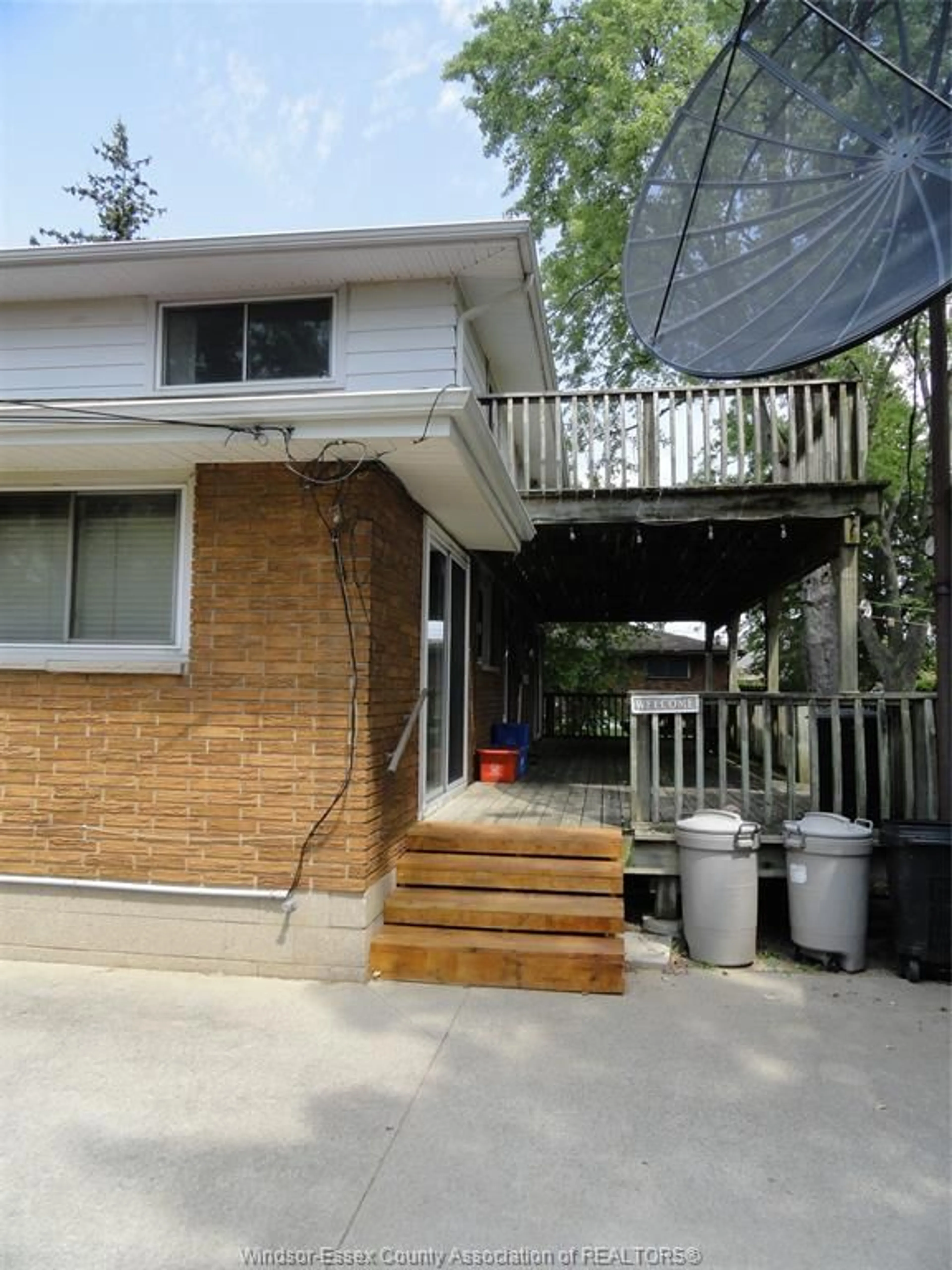 Unknown for 6100 Quick Ave, LaSalle Ontario N9J 3C7