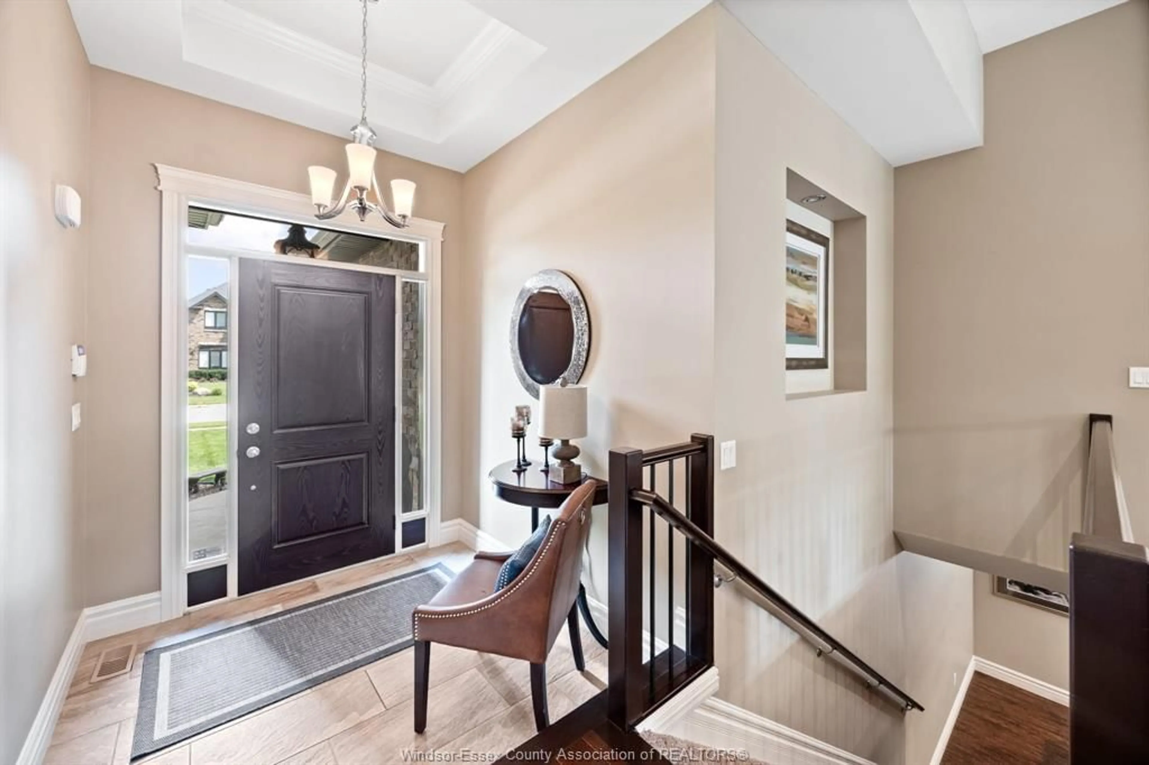 Indoor entryway for 282 ULSTER St, LaSalle Ontario N9J 1E7