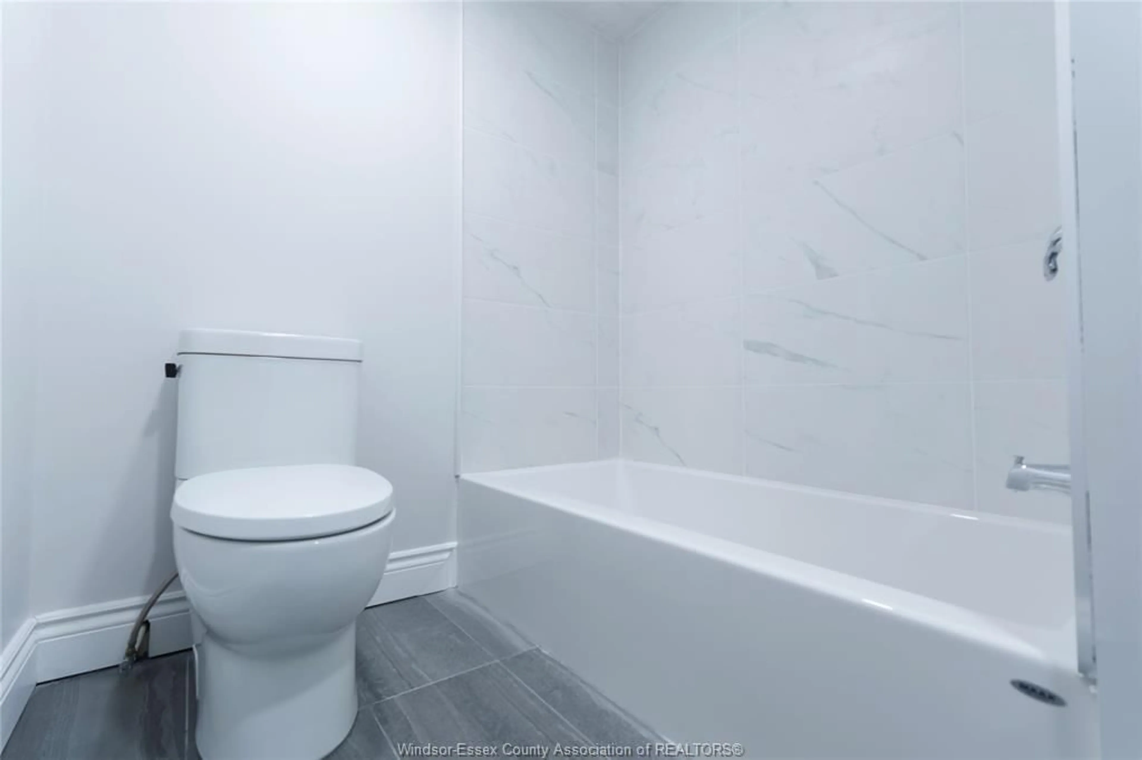 Standard bathroom, unknown for 1571 LINCOLN Rd, Windsor Ontario N8Y 2J3