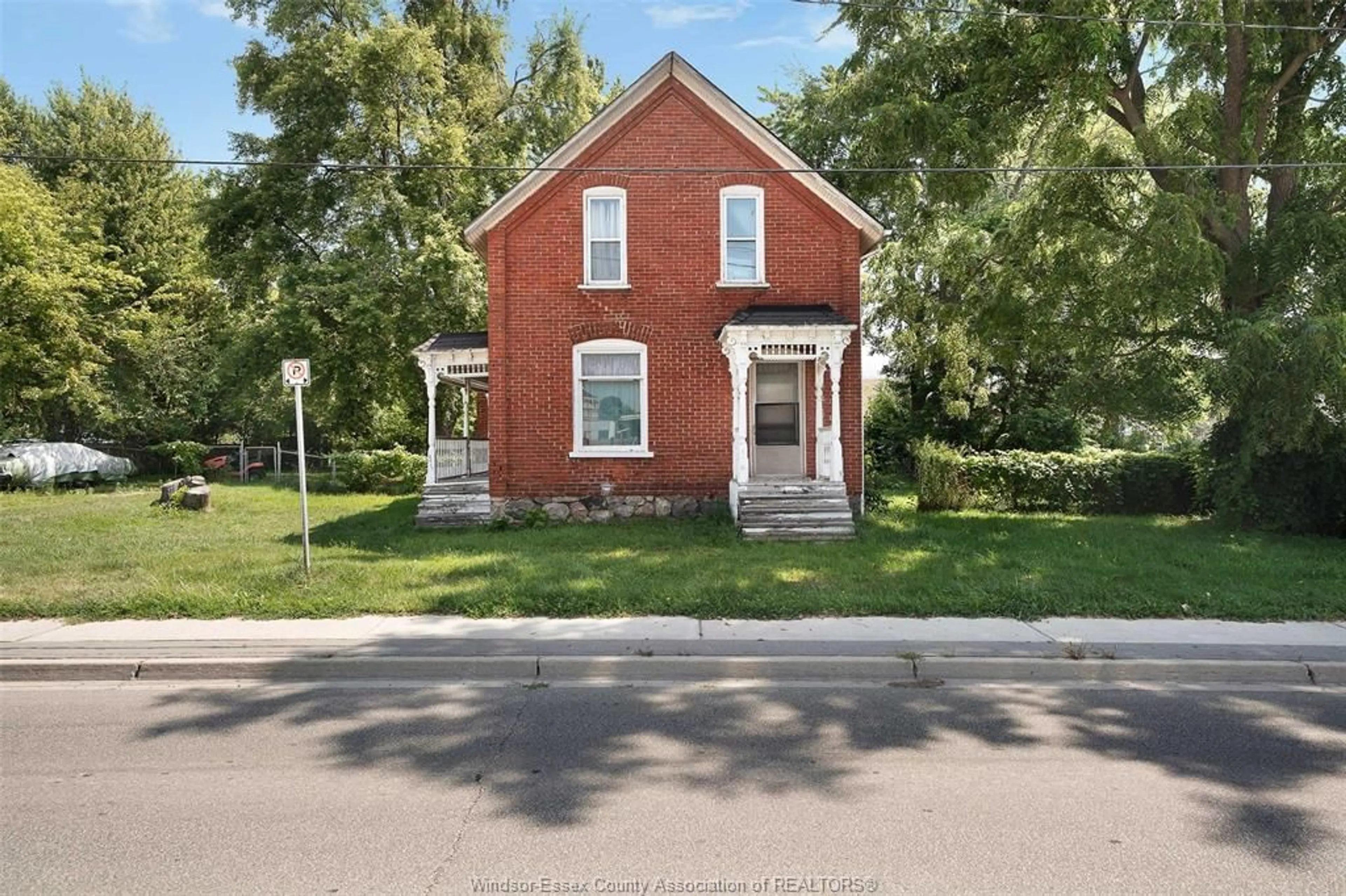 Home with brick exterior material, street for 314 QUEEN St, Harrow Ontario N0R 1G0