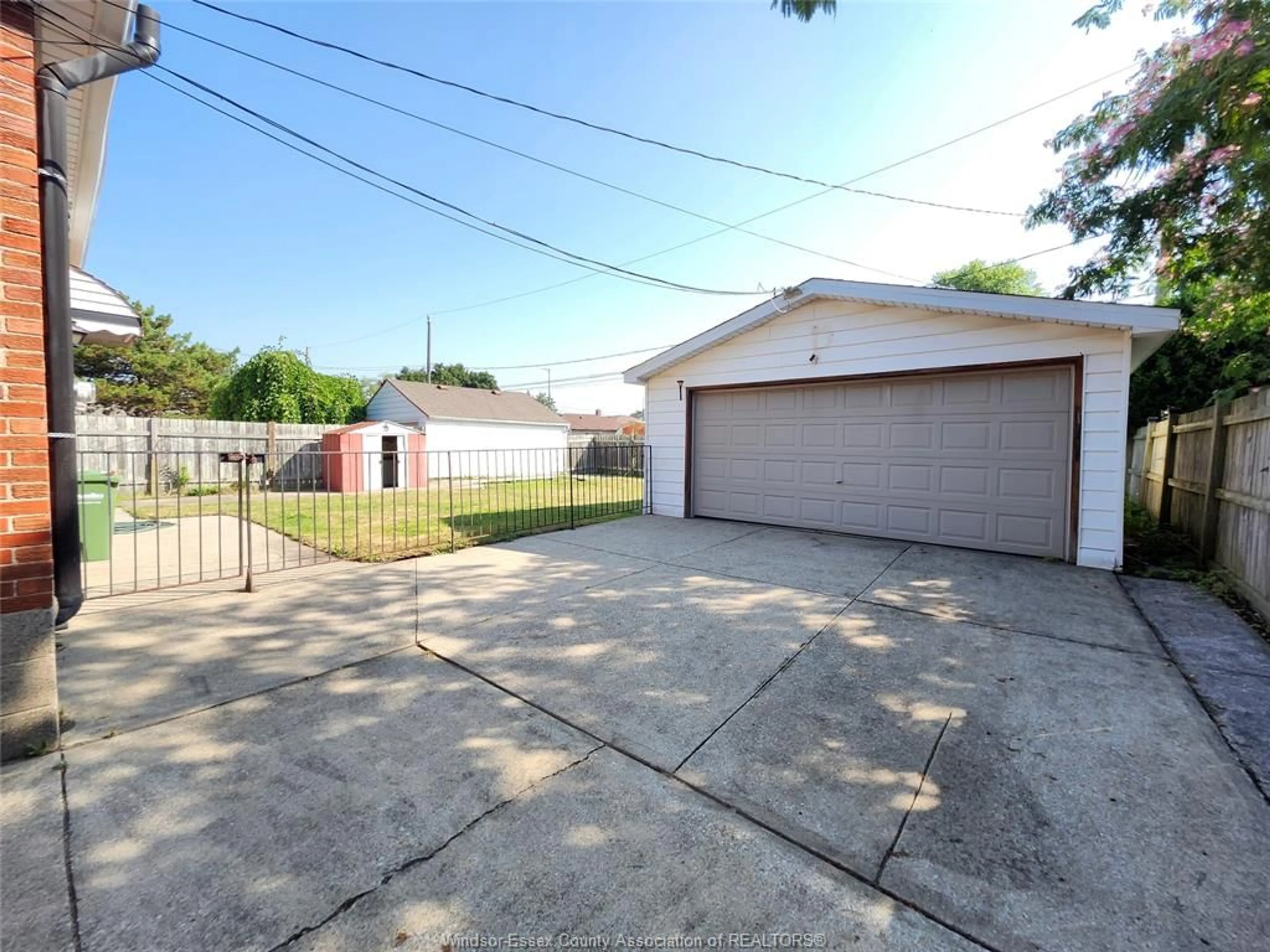 A pic from outside/outdoor area/front of a property/back of a property/a pic from drone, street for 2586 RANDOLPH Ave, Windsor Ontario N9E 3C9