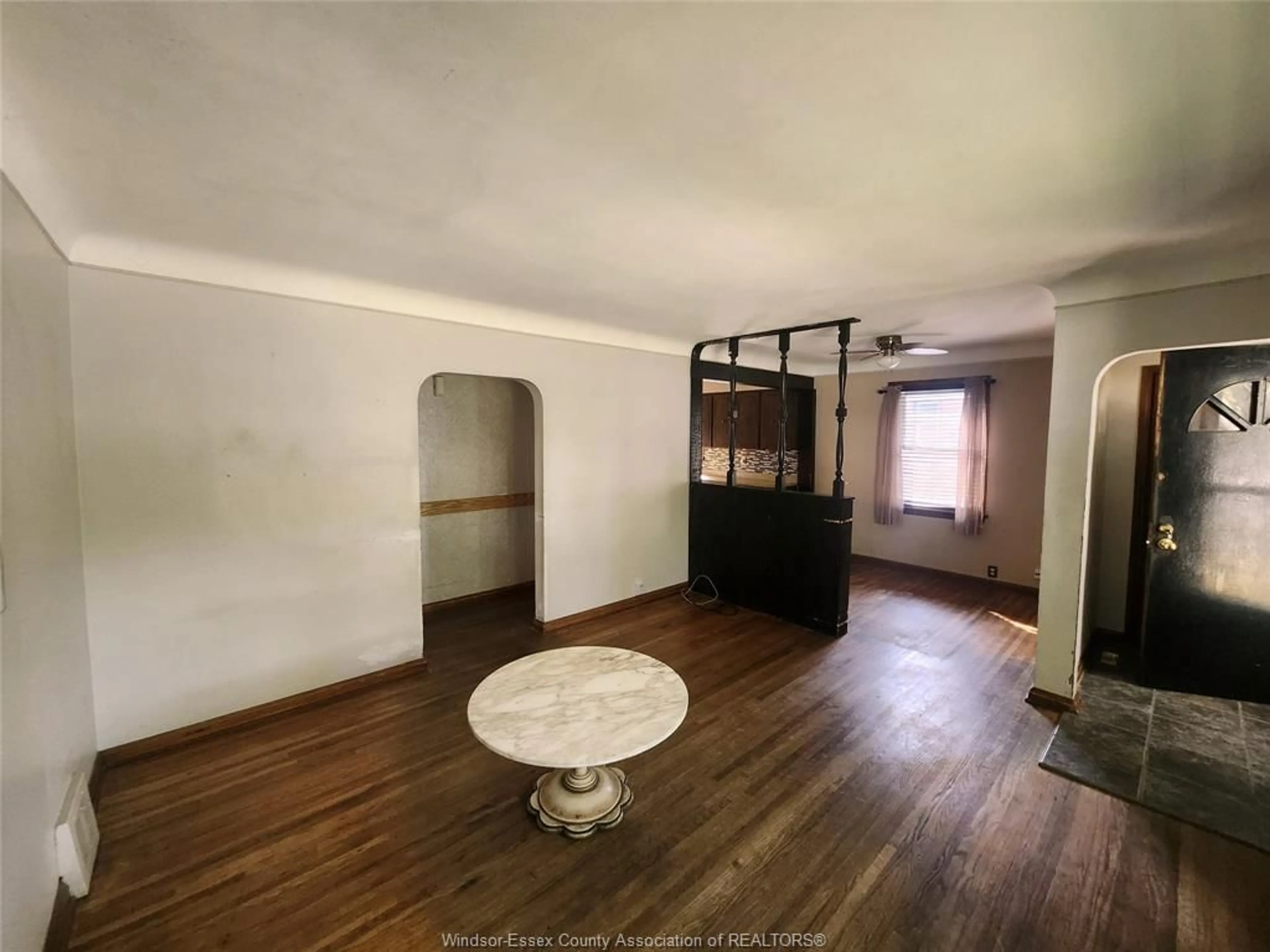 A pic of a room for 2586 RANDOLPH Ave, Windsor Ontario N9E 3C9