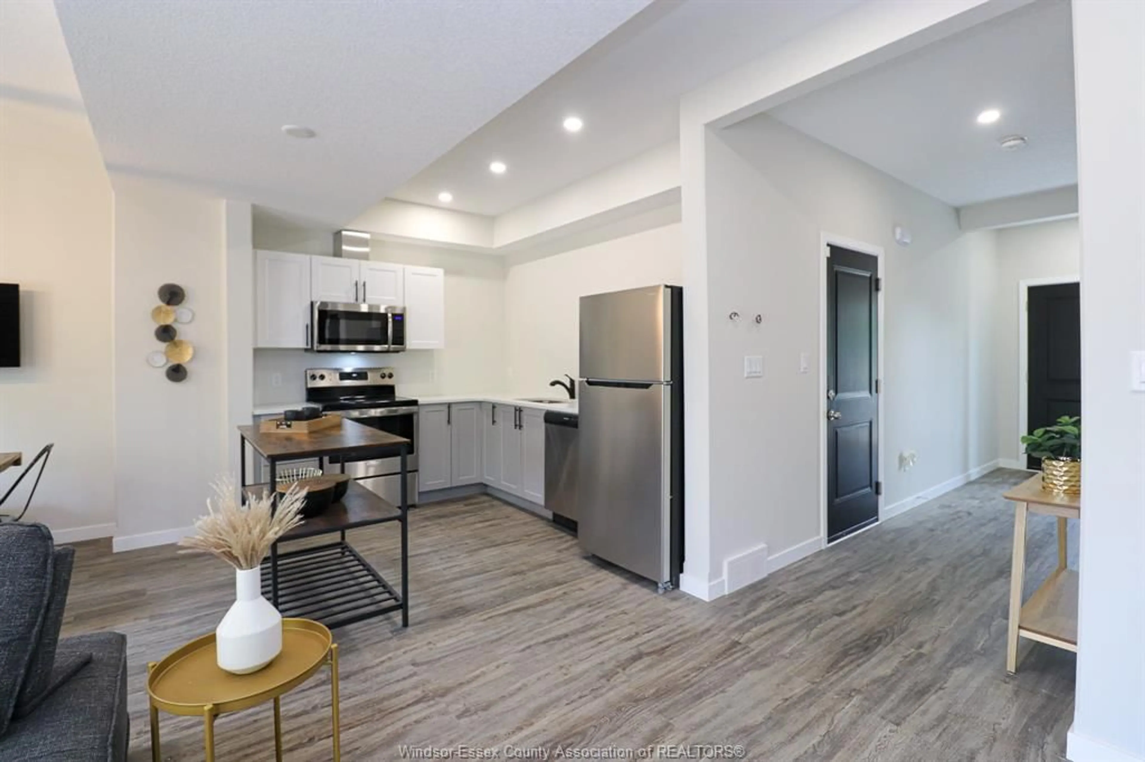 Open concept kitchen, unknown for 105 KING St, Chatham Ontario N7M 6H5