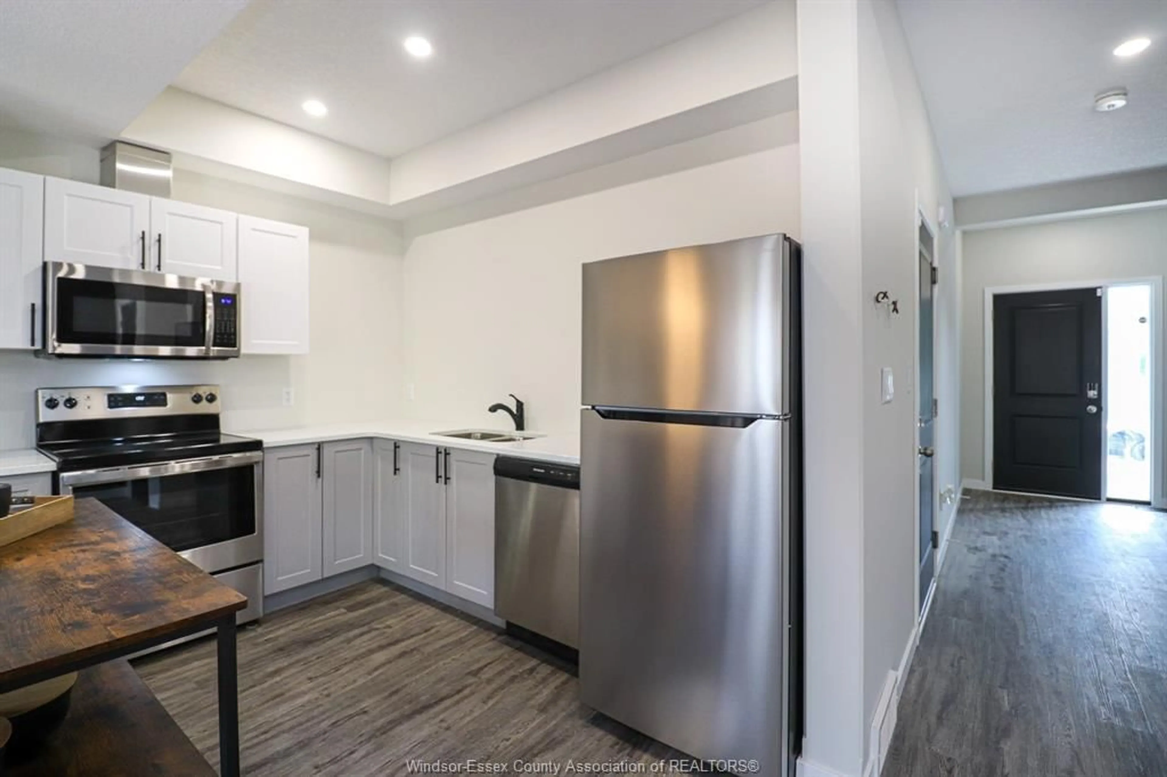 Standard kitchen, unknown for 105 KING St, Chatham Ontario N7M 6H5